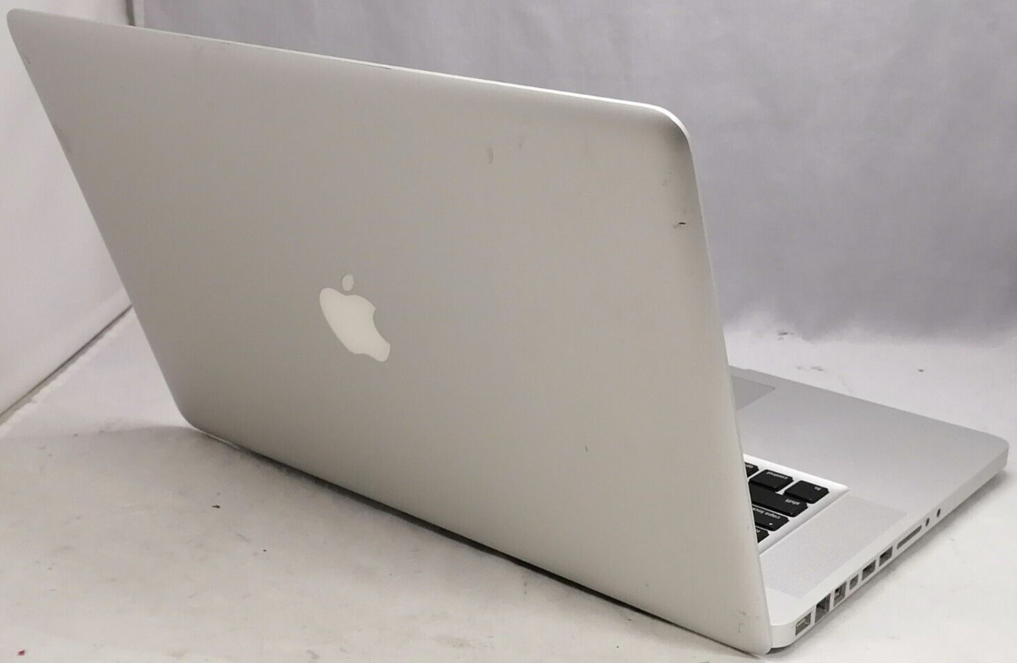 FOR PARTS 2009 15″ Apple MacBook Pro A1286 (T9600/2.8 GHz/2GB RAM)