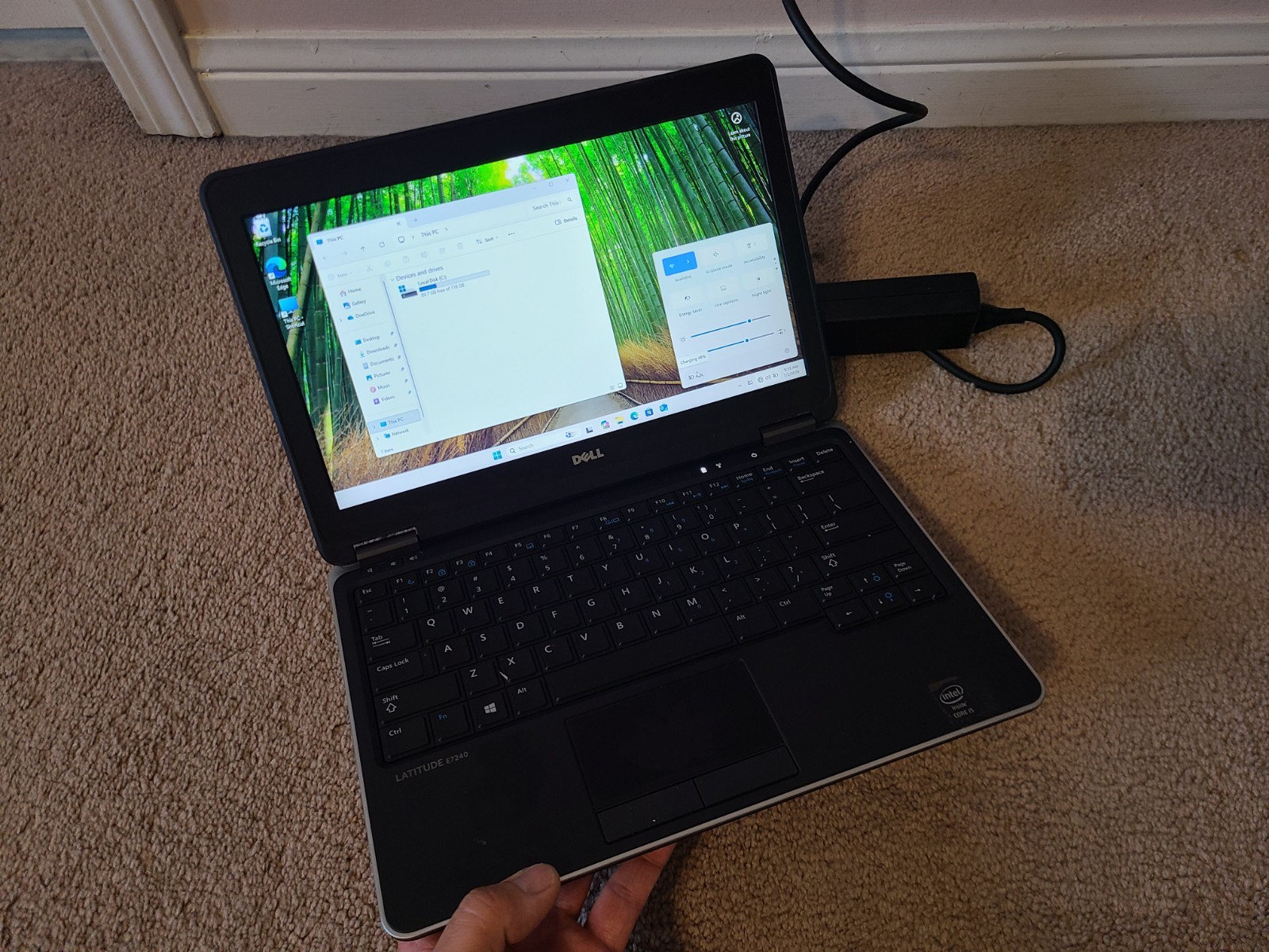 Dell Latitude E7240 – i5-4300U 8GB RAM 120GB SSD 12.5′ screen Win 11 + adapter