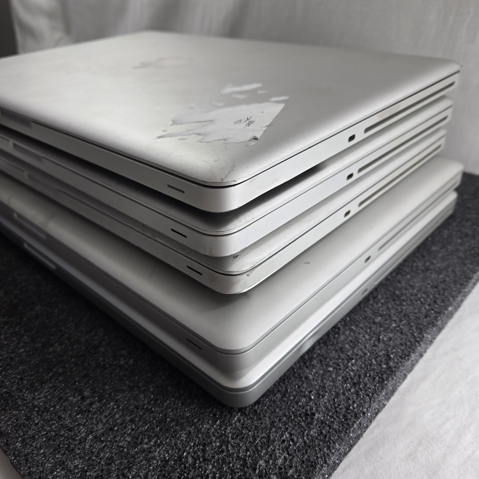 Lot of (5) Apple MacBook Pro A1286 Core 2 Duo – Mixed condition — PARTS