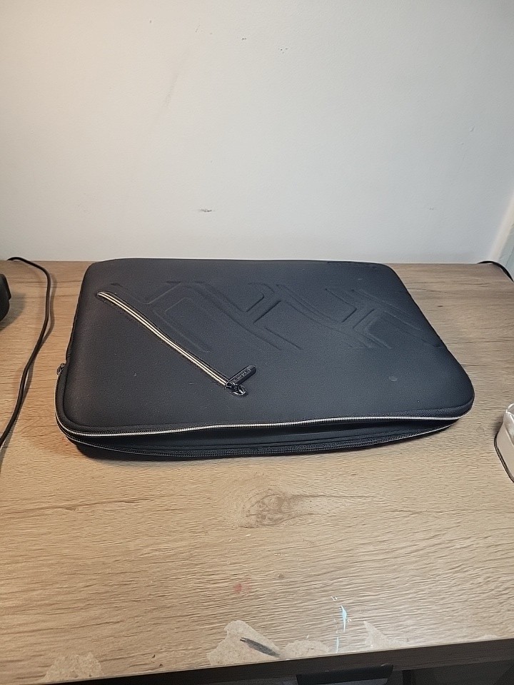 hp 655 E1 Vision black Laptop With Cover
