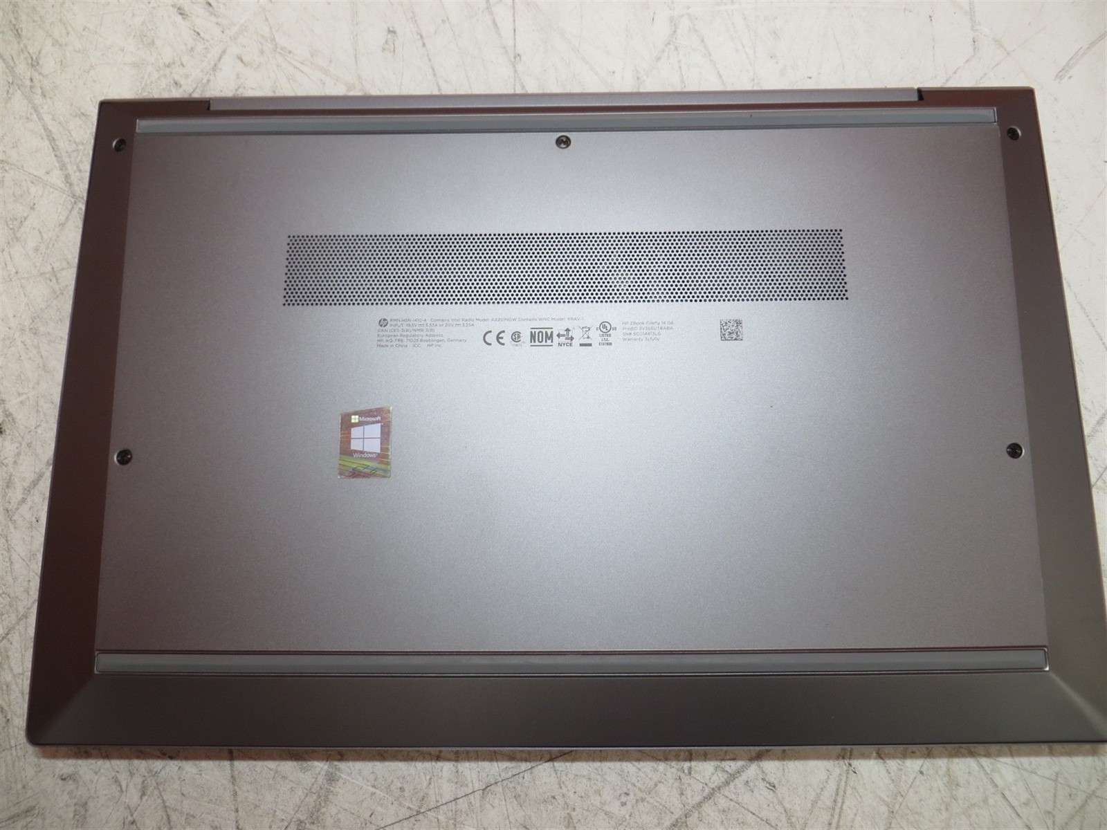 Scratched LCD HP ZBook Firefly 14 G8 Intel i7-1185G7 3GHz 16GB 256GB SSD