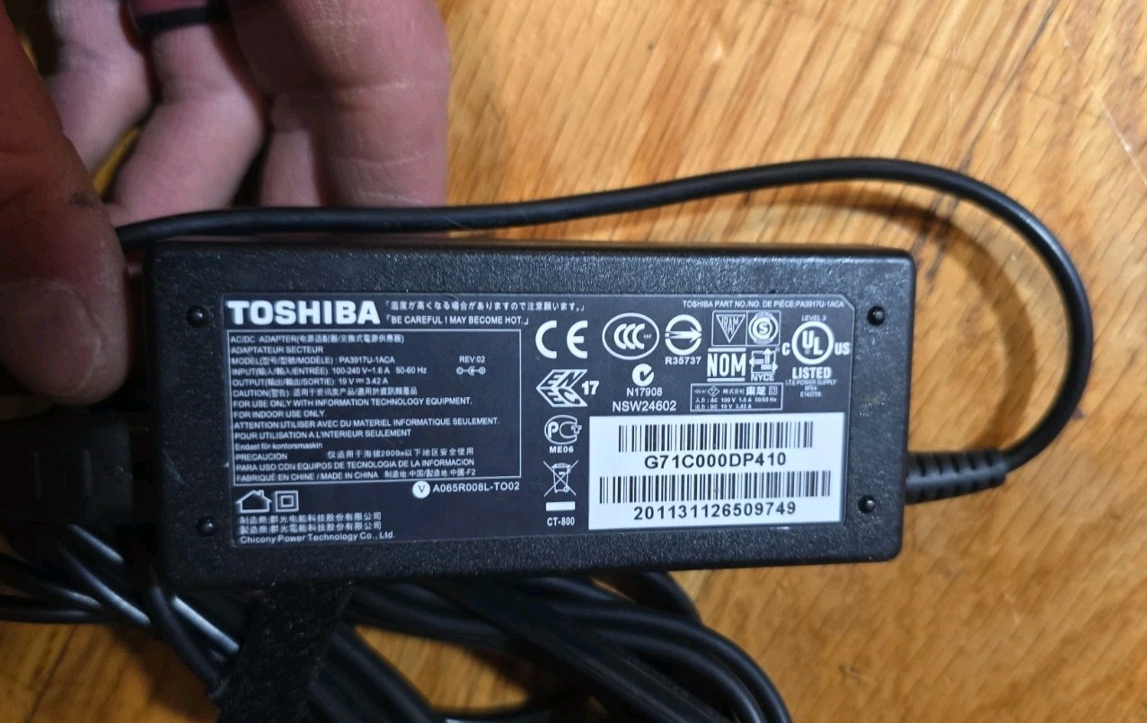 Toshiba Satellite L55 15.6″ Laptop i5-4200U 8GB ~700GB HDD Works Read