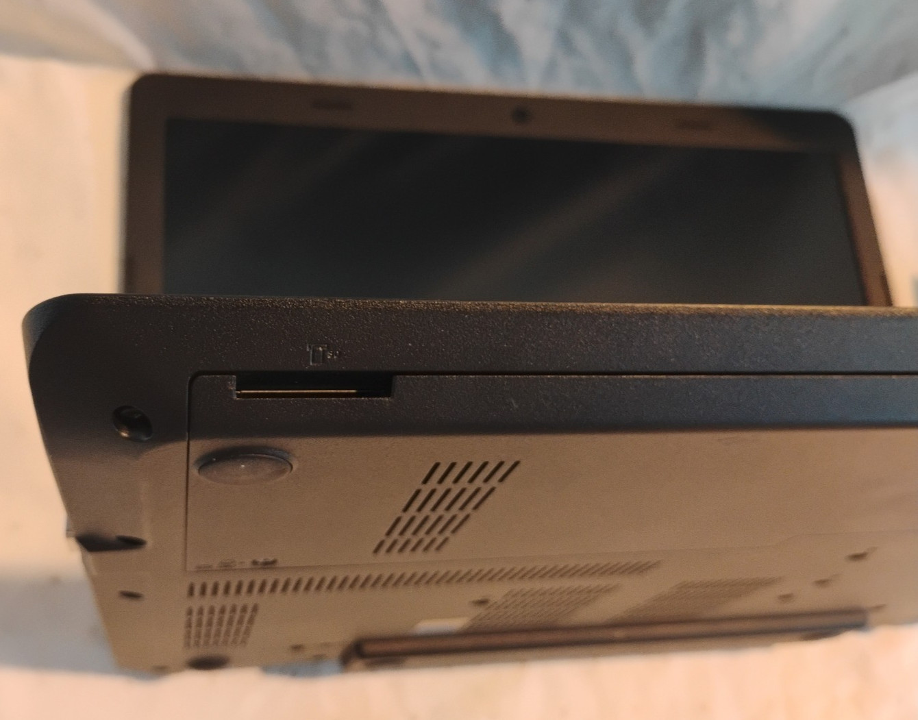 Lenovo ThinkPad E570 Laptop i5-7200U, 4GB RAM, NO HD, for parts for repair