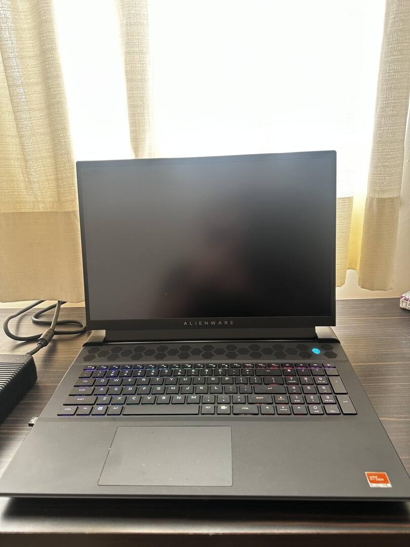 Alienware – m18 18″ 480Hz Gaming Laptop FHD+ – AMD Ryzen 9 7000 Series with 32GB