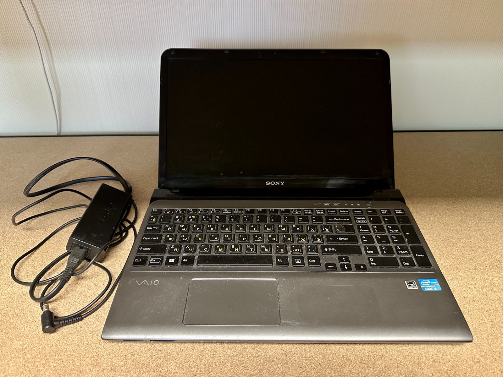 Sony VAIO SVE15135CXS 15.6″ i5- 3210M 6GB RAM 1TB HDD Windows 10 w/Charger