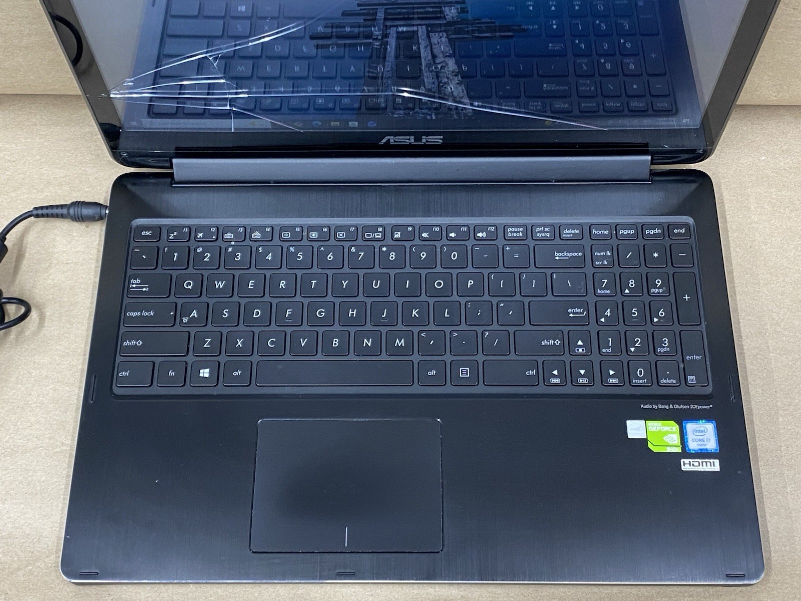 Asus Q552UB – 16″ 1920×1080 – i7-6500U – 8GB – 128GB SSD – Windows 10 Pro