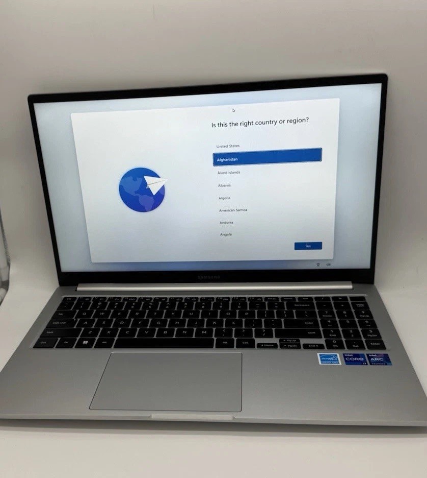 *SEE PHOTOS* Samsung Galaxy Book3 15.6″ (Intel i7, 16GB, 512GB) NP750XFH-XB1US