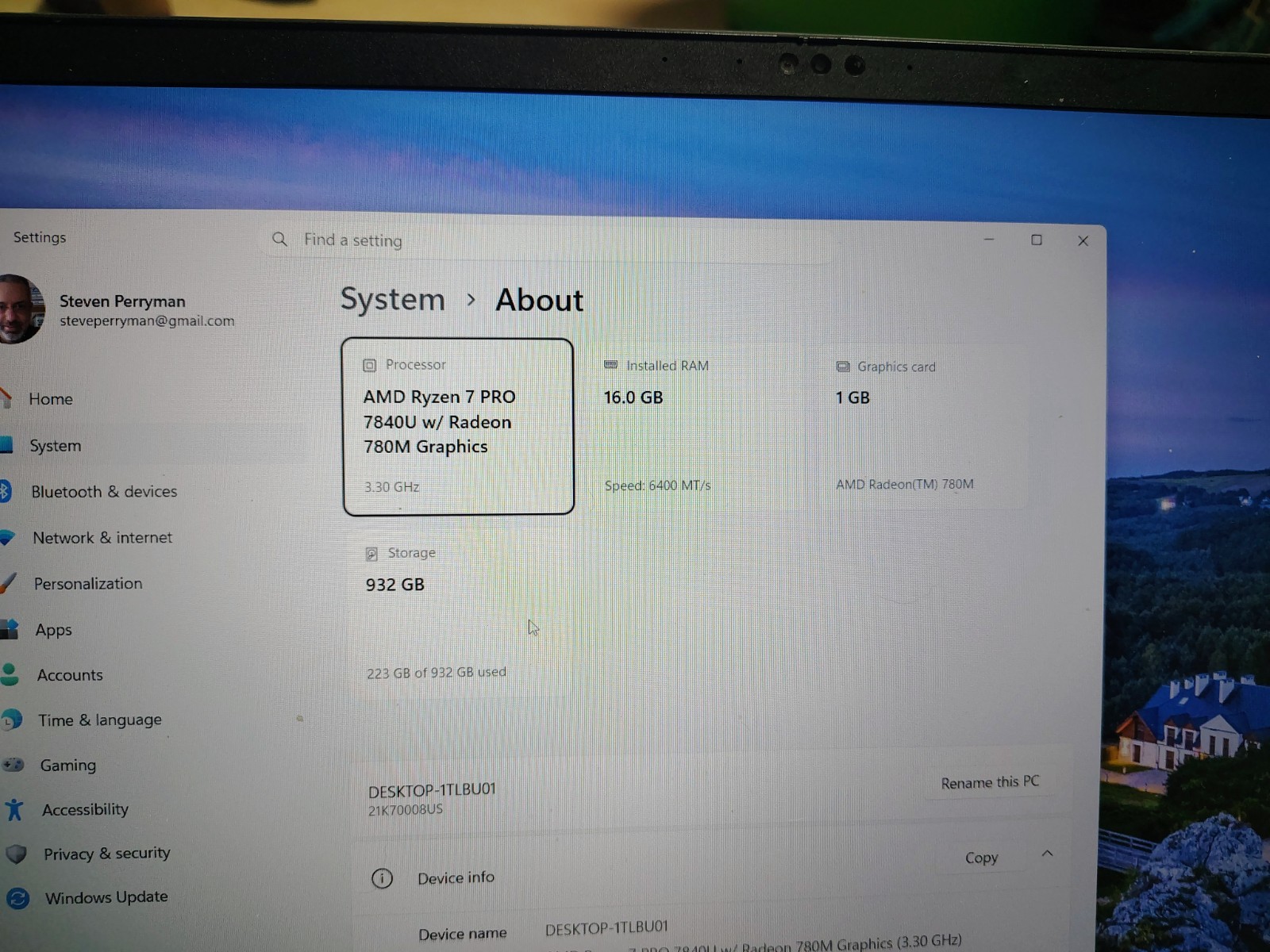 thinkpad t16 gen 2 amd ryzen 7 7840u with Radeon 780m graphics 16″ screen