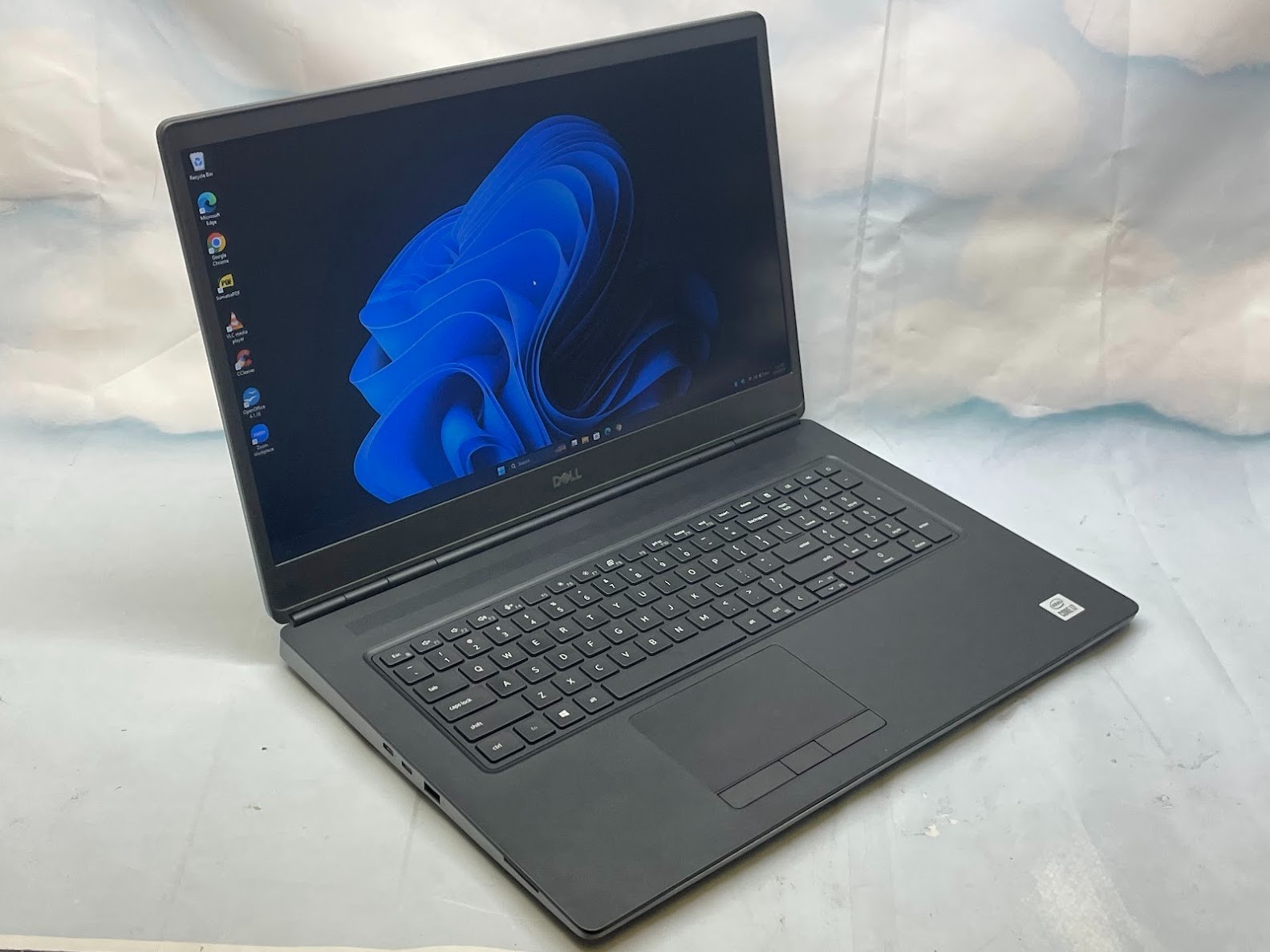 Dell Precision 7750 | i7-10750H 2.70GHz | 8GB RAM | 256GB NVME SSD w/ AC
