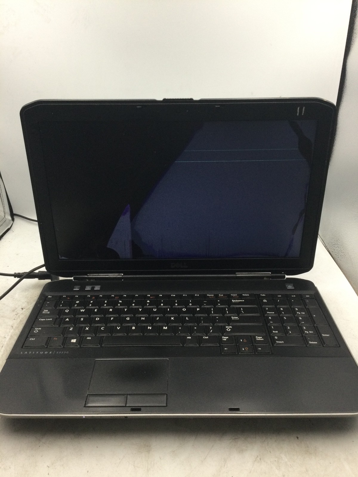DELL LATITUDE E5530 – FOR PARTS/BAD LCD – INTEL I5 – NO RAM -READ DESCRIPTION-BB