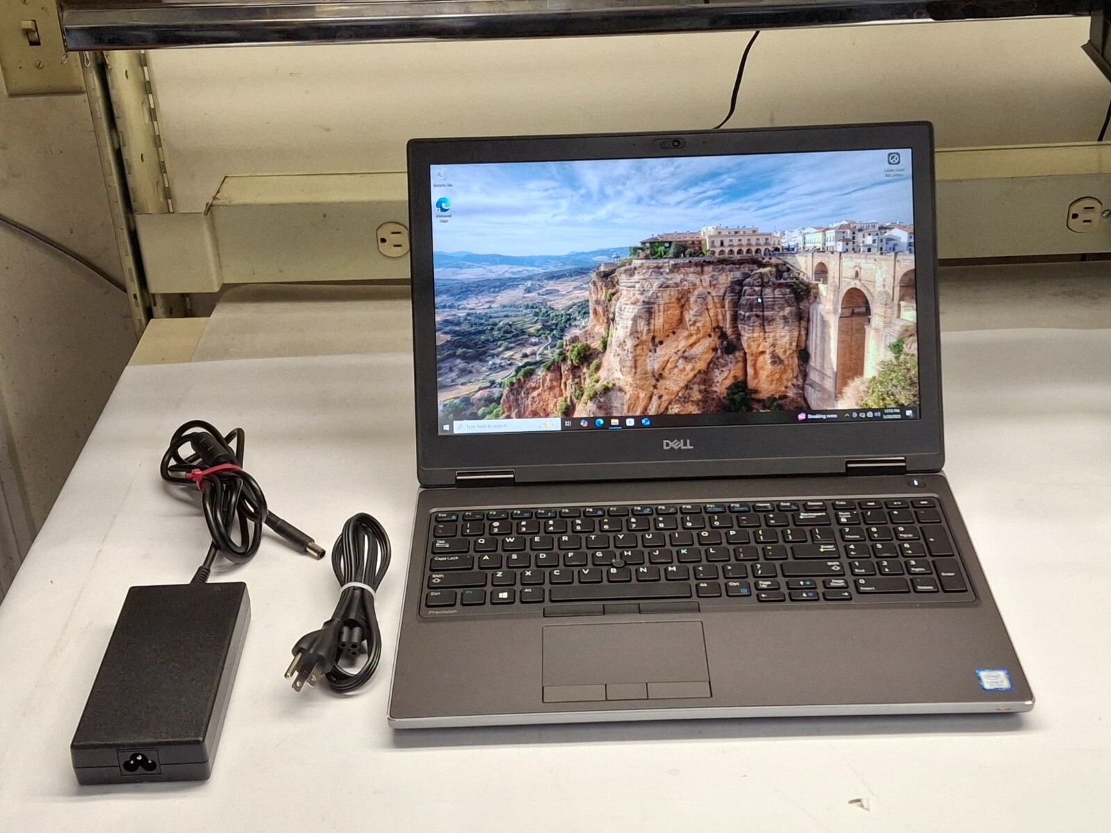 Dell Precision 7540 15.6″ Laptop Core i7-9750H 32GB RAM 256GB SSD Webcam T1000