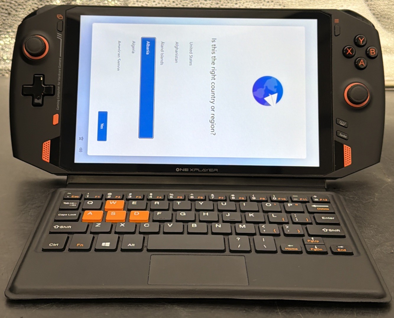 USED OneXPlayer Handheld Gaming PC (i7-1195G7 16GB RAM 2TB SSD W11) Black/Orange