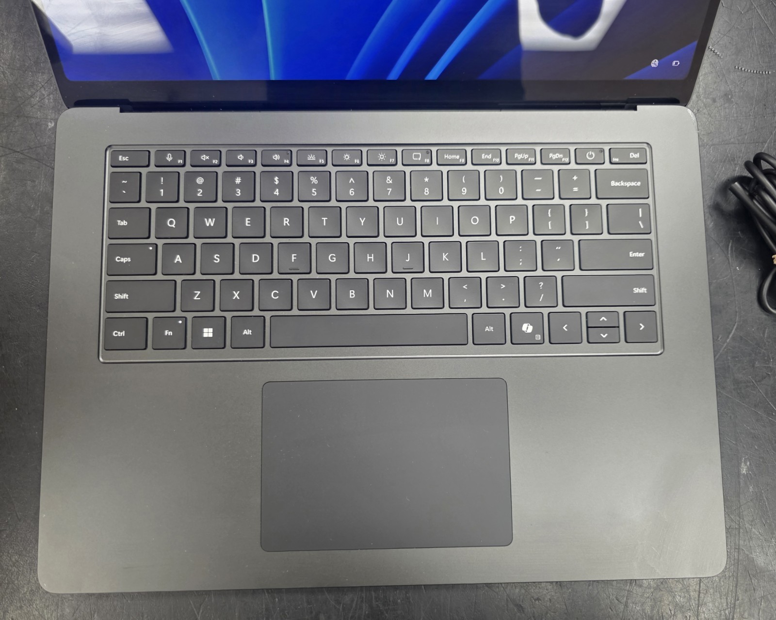 Microsoft Surface Laptop 7 Model 2037 Snapdragon X 16GB 12-Core 3.4GHz 500gb