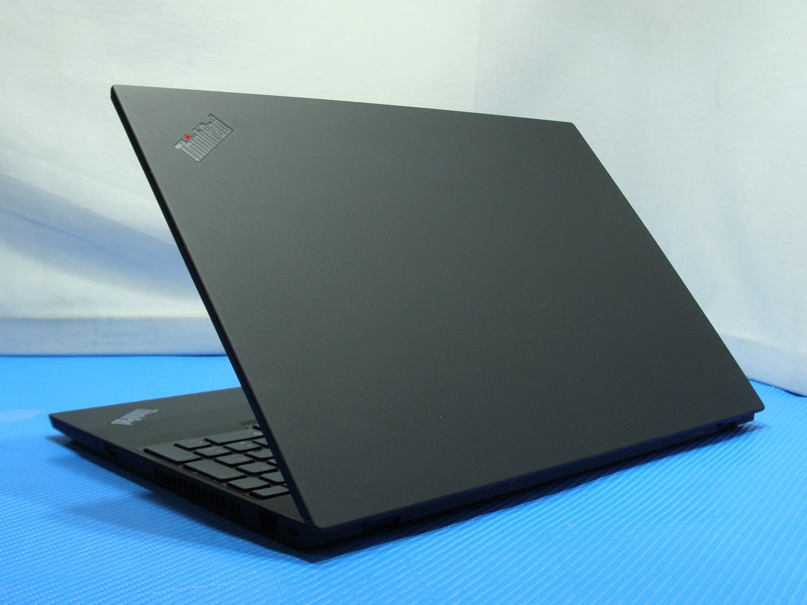 Lenovo ThinkPad P15s Gen 1 15.6″ FHD TOUCH i7-10510U 1.8GHz 16GB 512GB P520 W11P