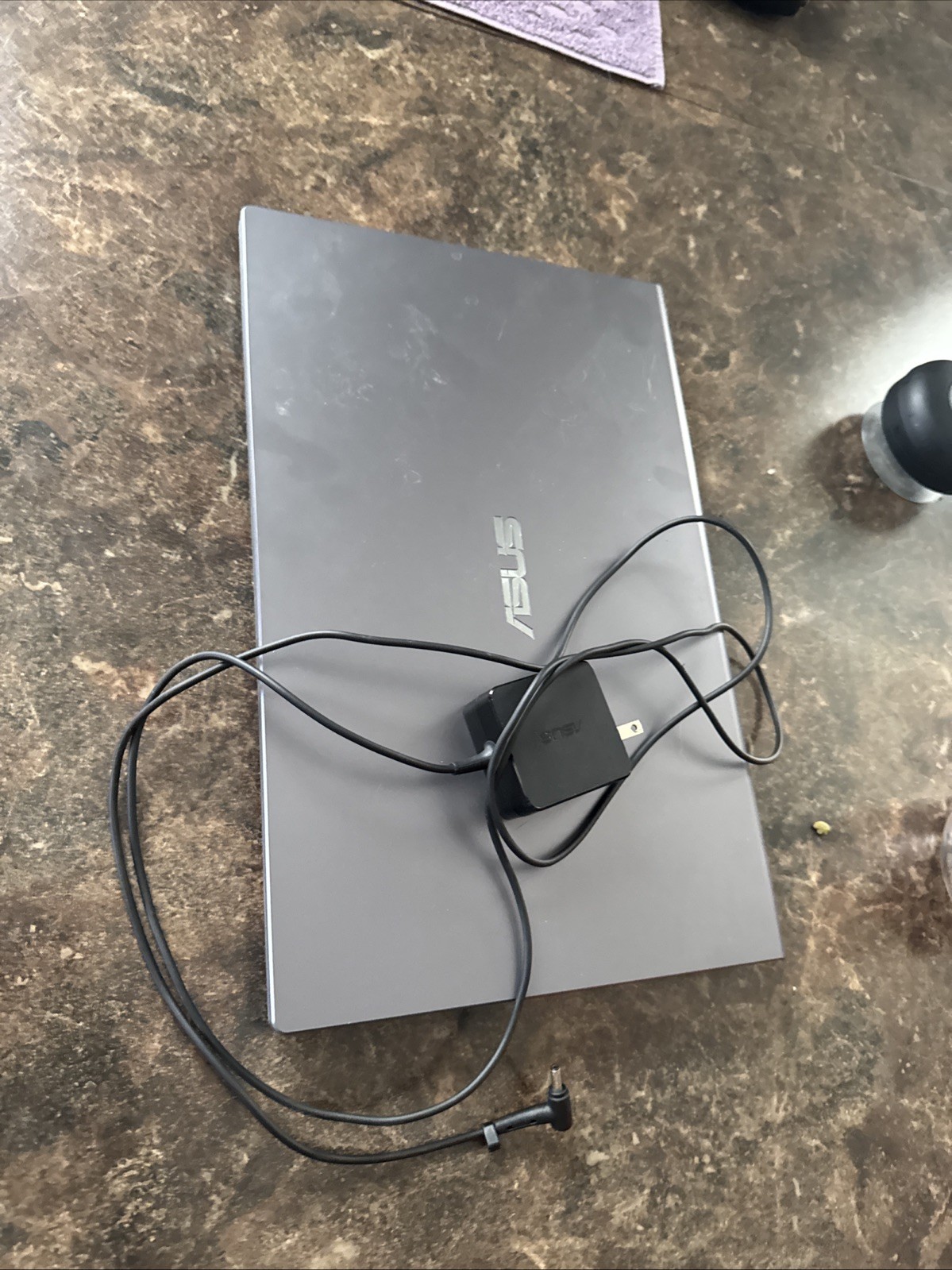 ASUS E510K Laptop MINT in Box only 12 hours use Complete
