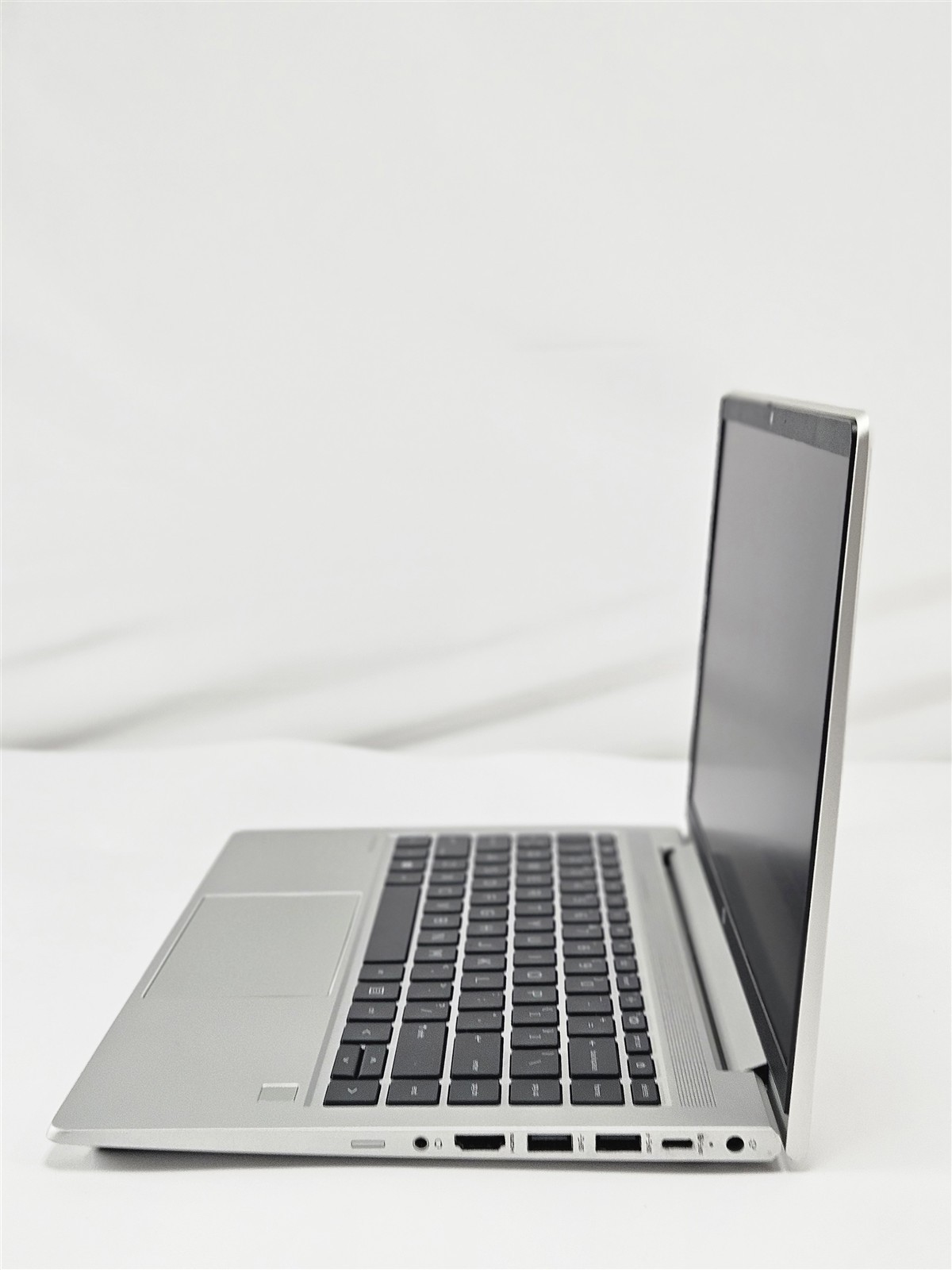 HP ProBook 445 14″ G9 32GB 512GB SSD Ryzen 5 5625U 1920×1200 Wi-Fi 6