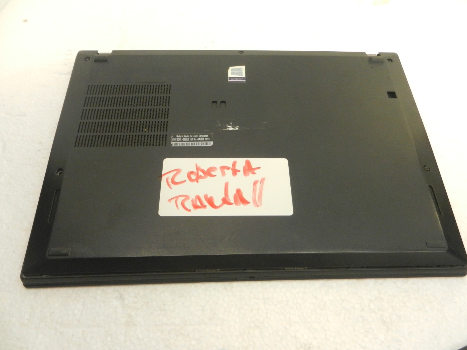 Lenovo ThinkPad T490s 14″ Core i7-8565U @ 1.8GHz 8GB RAM NO HDD/SSD NO OS Fair