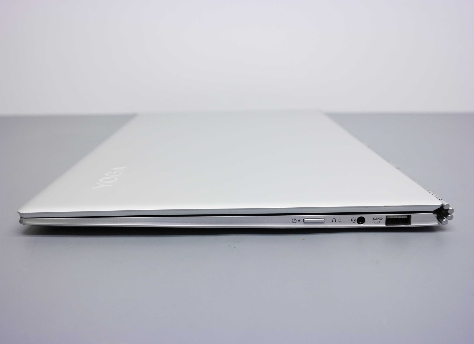 Lenovo Yoga 910-13IKB 13.3″ Core i7-7500U 8GB 256GB SSD
