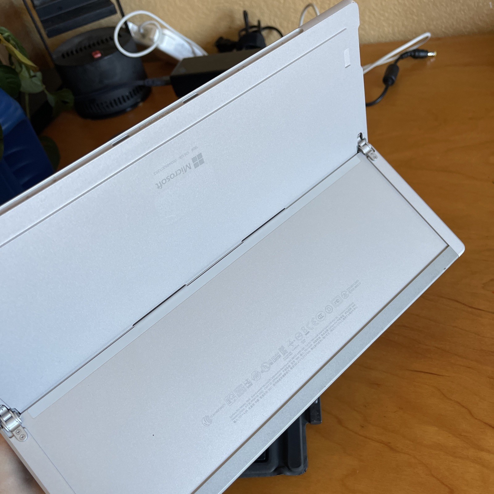 Microsoft Surface Pro 7 12.3″ Tablet i5-1035G4 8GB 128GB SSD Win11 BAD KEYBOARD