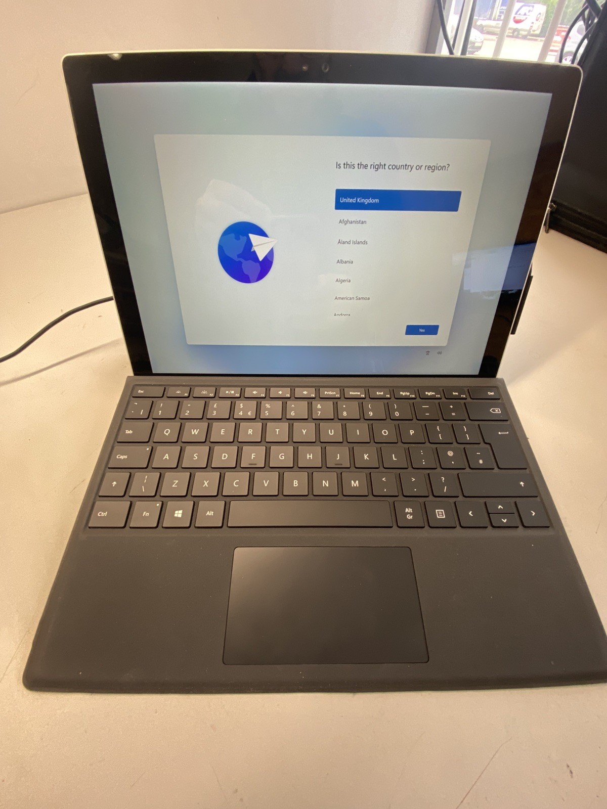 Microsoft Surface Pro 4 1724 Intel Core i5-6300U 4GB RAM 128GB SSD Windows 10