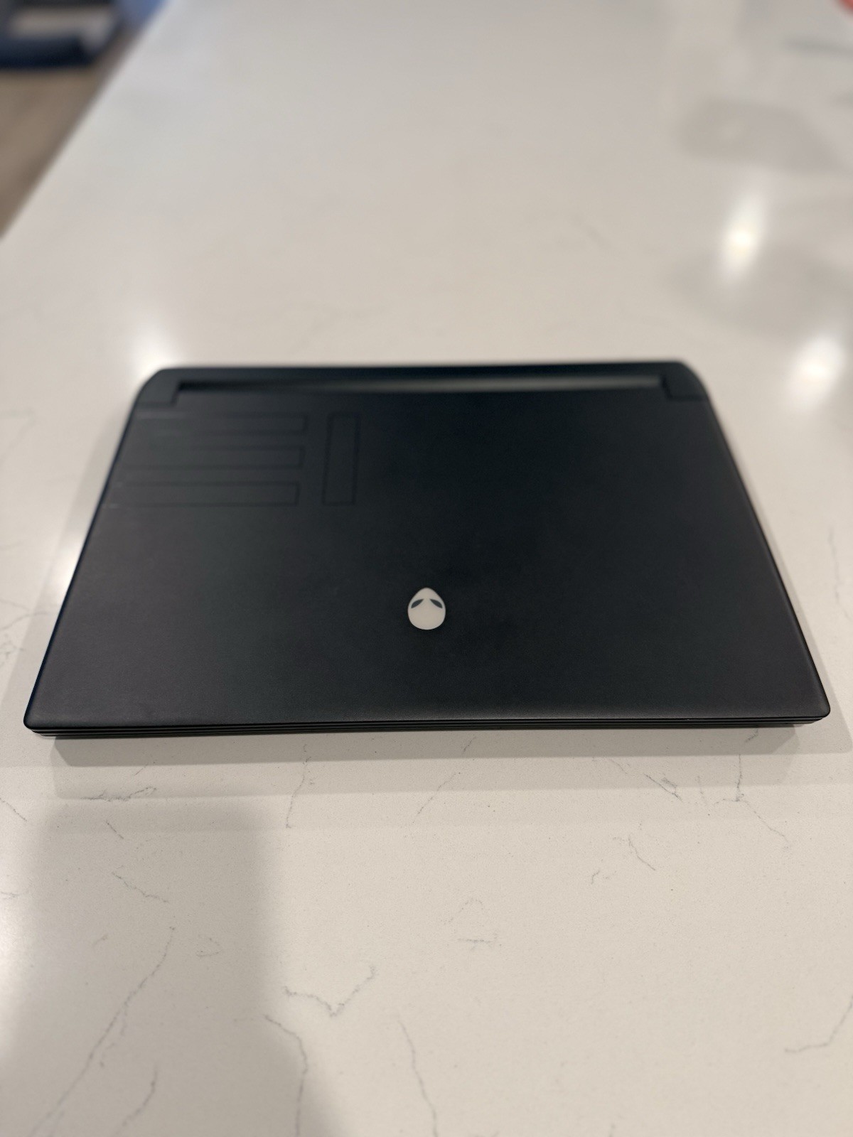 Alienware Gaming Laptop M15 R7 15.6″ QHD, i7-12700H, RTX 3060, 240Hz, 16GB RAM