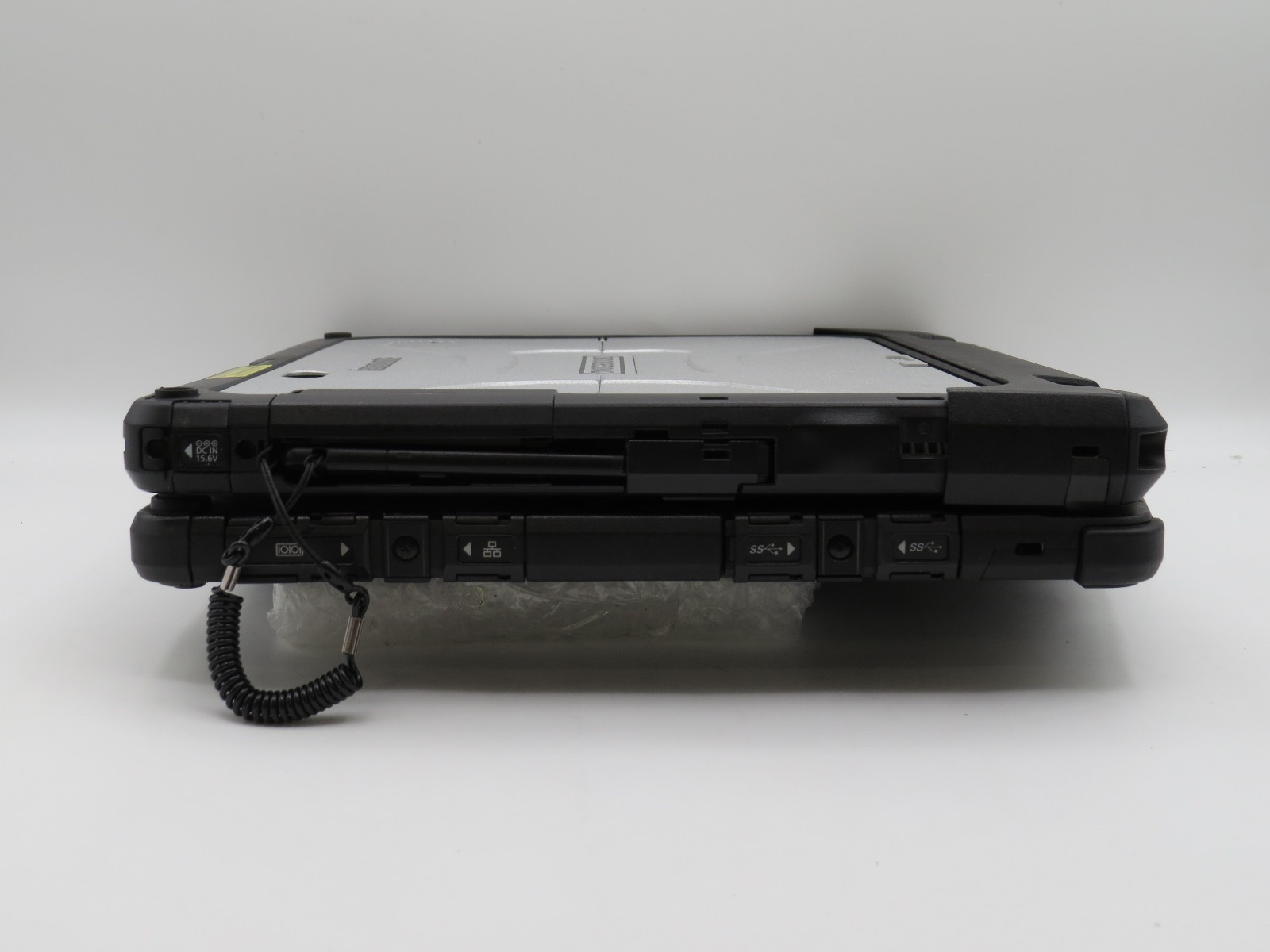 Panasonic CF-33 Toughbook i7-7600U@2.8 | 16/256GB SSD | 12″ Touch | No OS/AC
