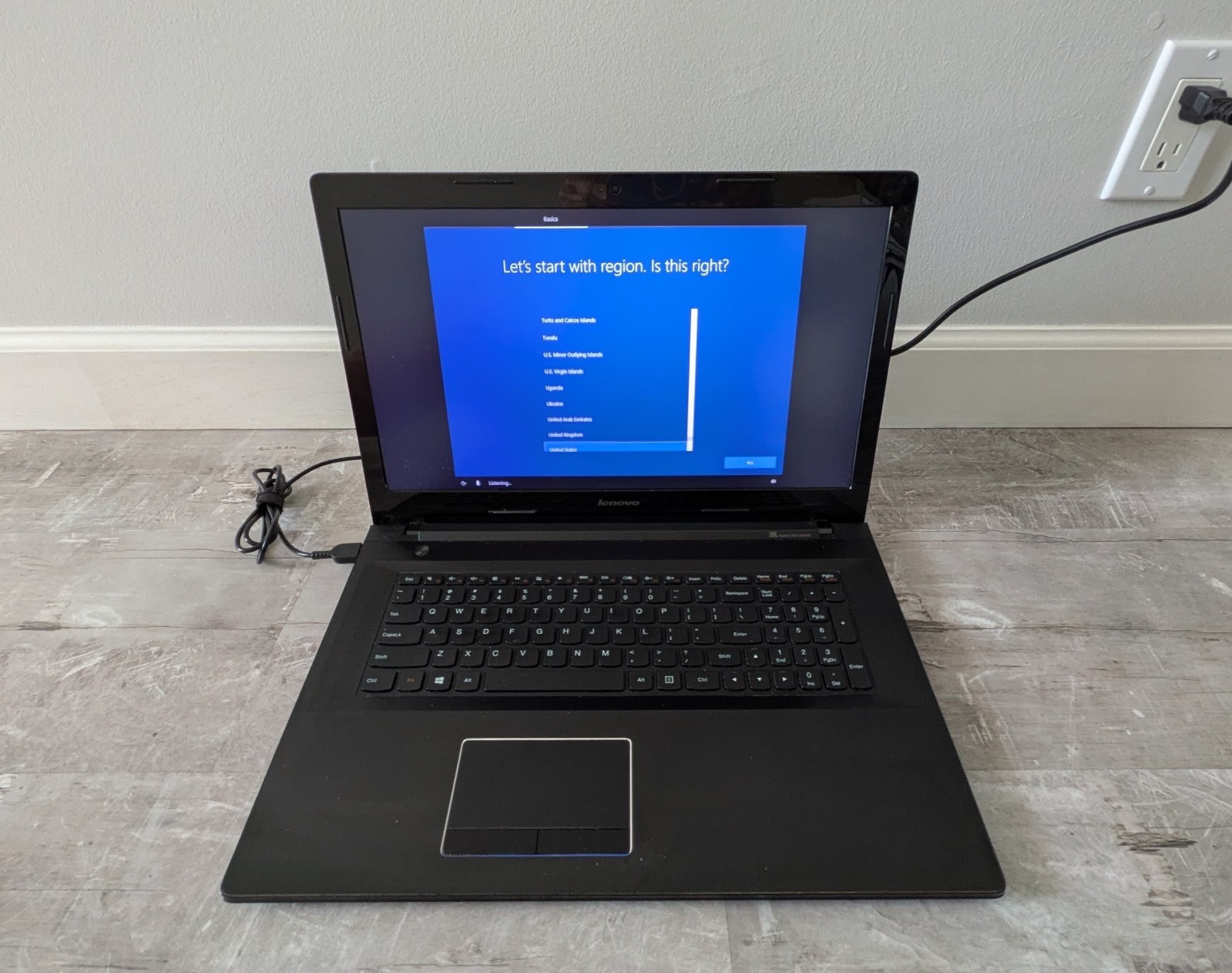 17.3” Lenovo Laptop Z70-80 – i7-5500U 2.40Ghz 8GB RAM – 1 TB SSHD – “as is”