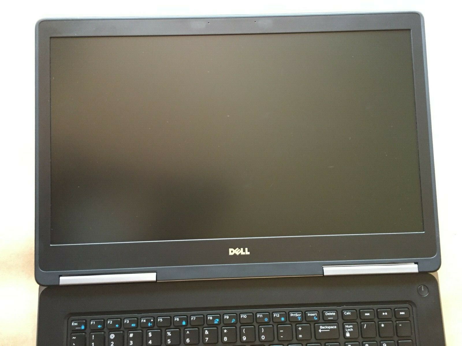 Dell Precision 7720 17.3″ i7-7700HQ HD+ Quadro M1200 32GB 256 SSD Win 10 Pro