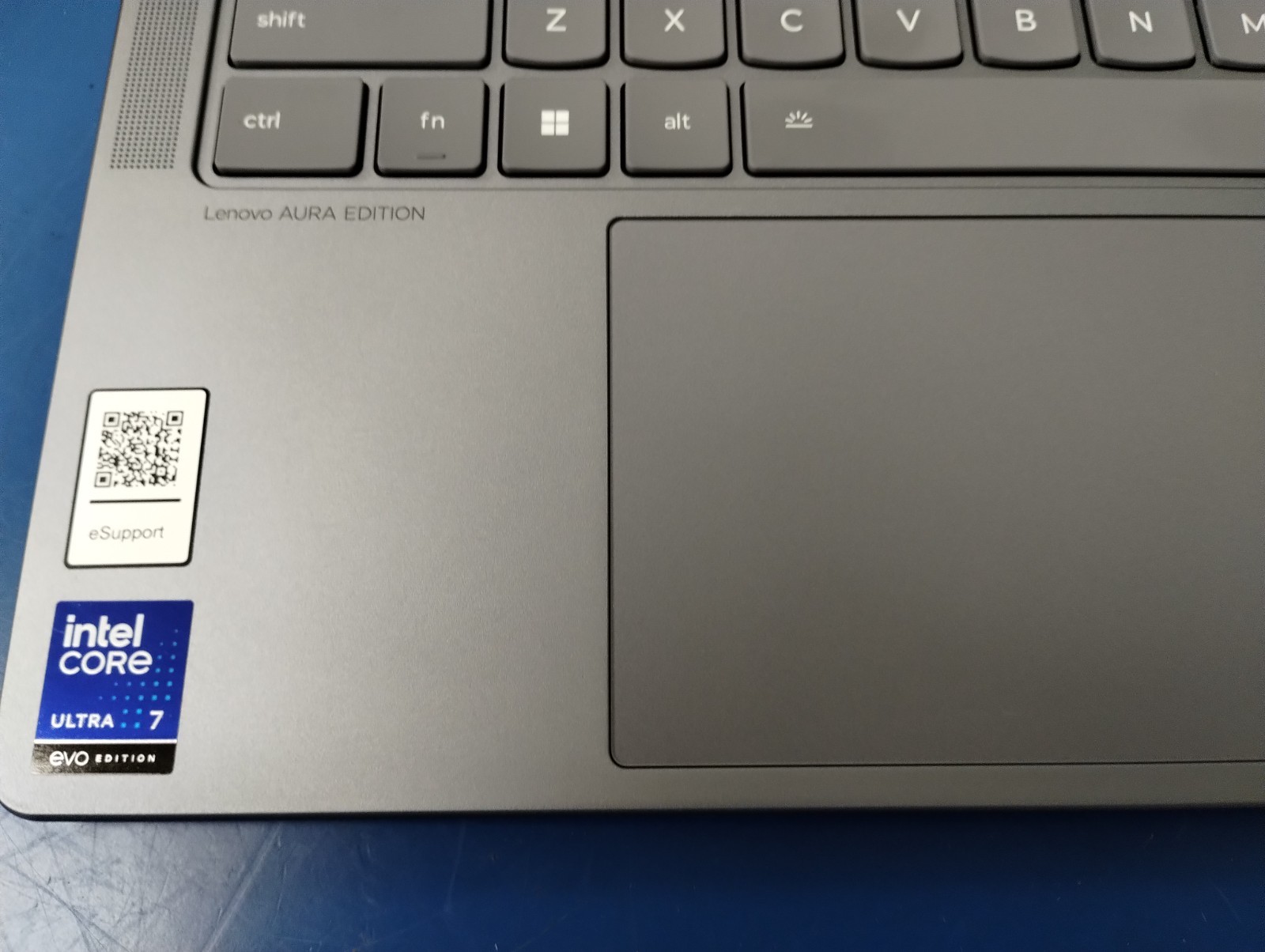 Lenovo Slim 7 14ILL10, Intel Core Ultra 7 258V, 2.20 GHz, 32 GB RAM, 1 TB NVMe