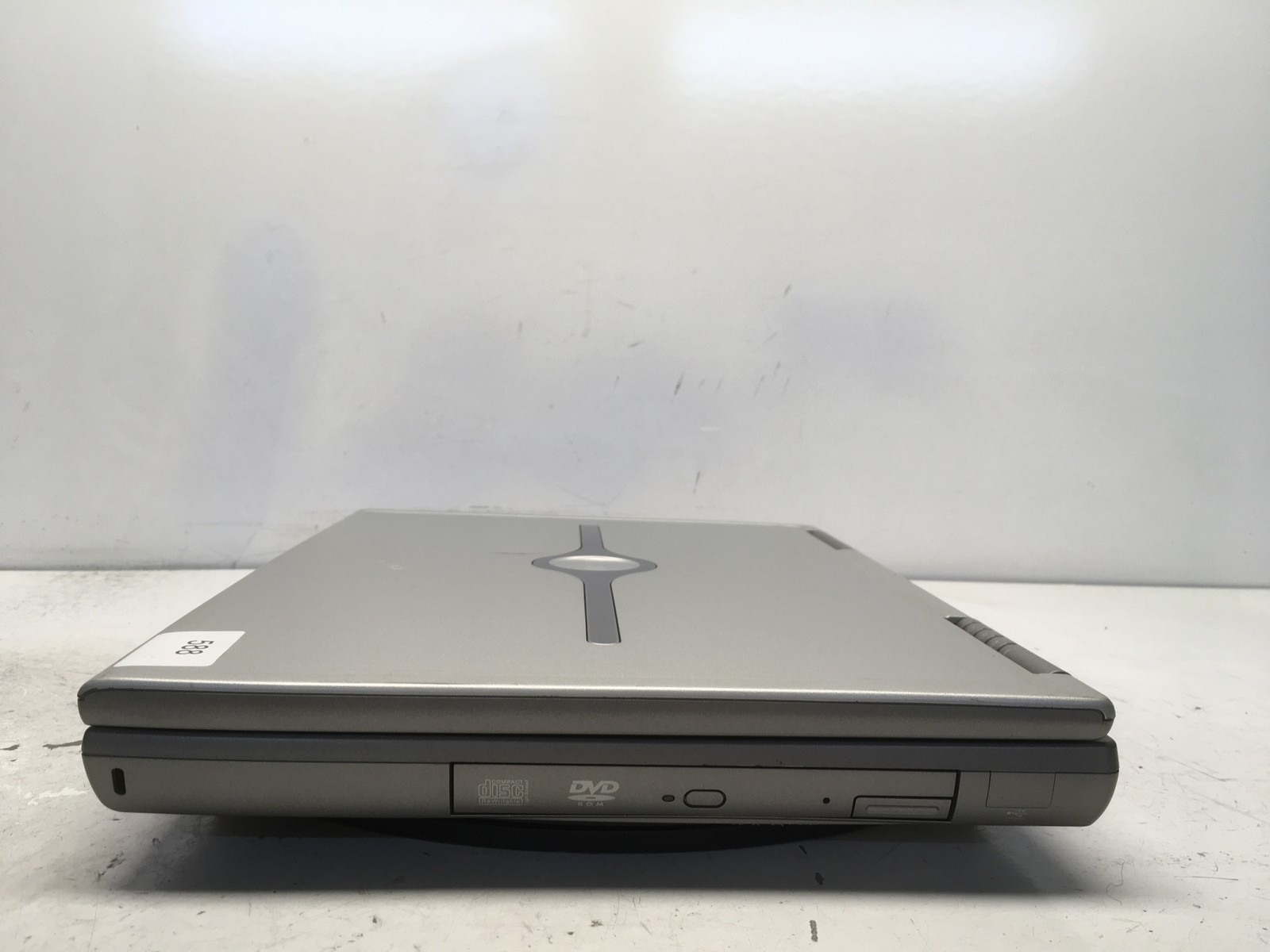 Dell Inspiron 8500 Intel Pentium 4 2.4GHz 2 GB NO HDD No Batt