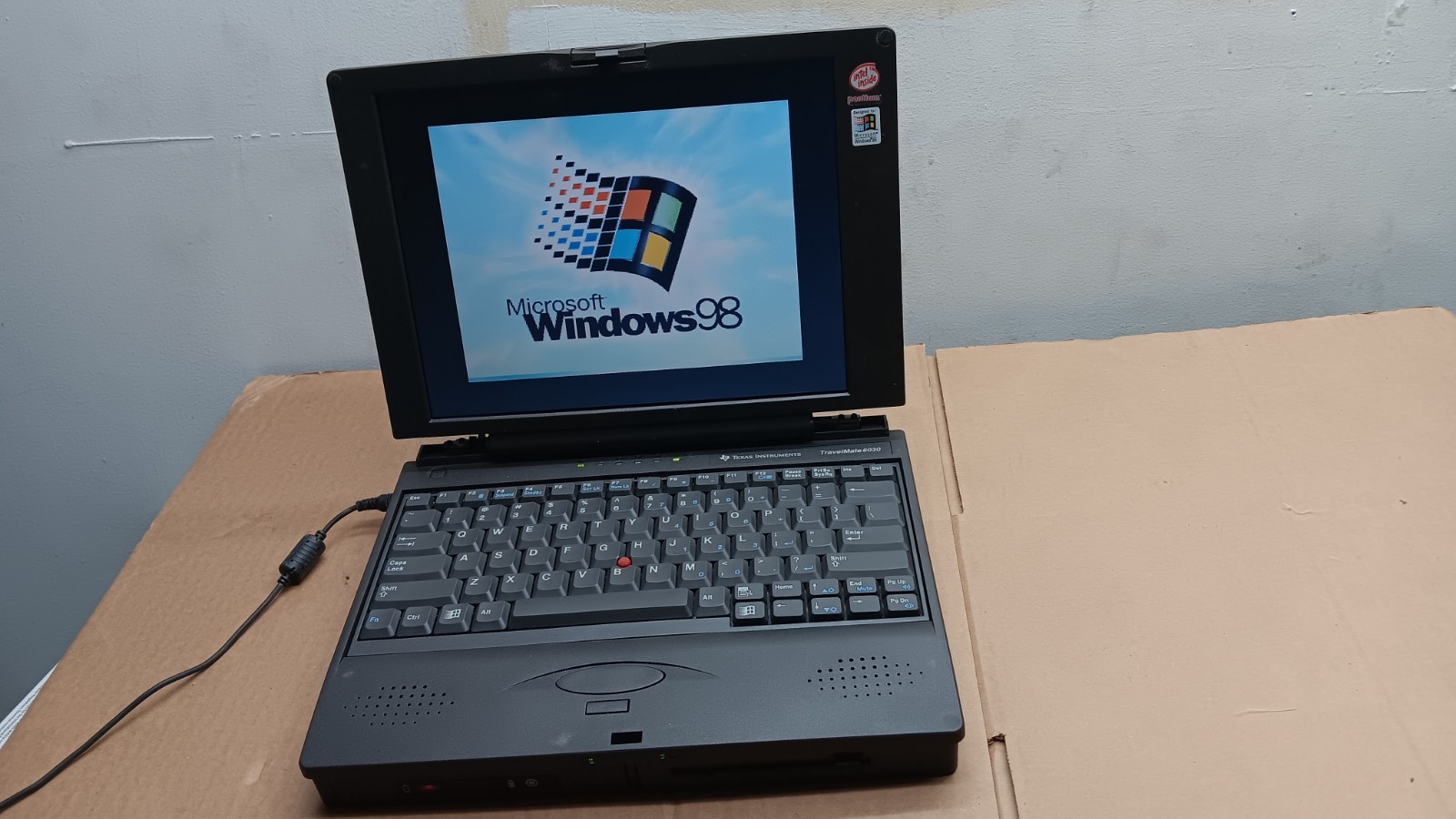 Vintage Texas Instruments TravelMate 6030 Laptop Windows 98 SE Operating System
