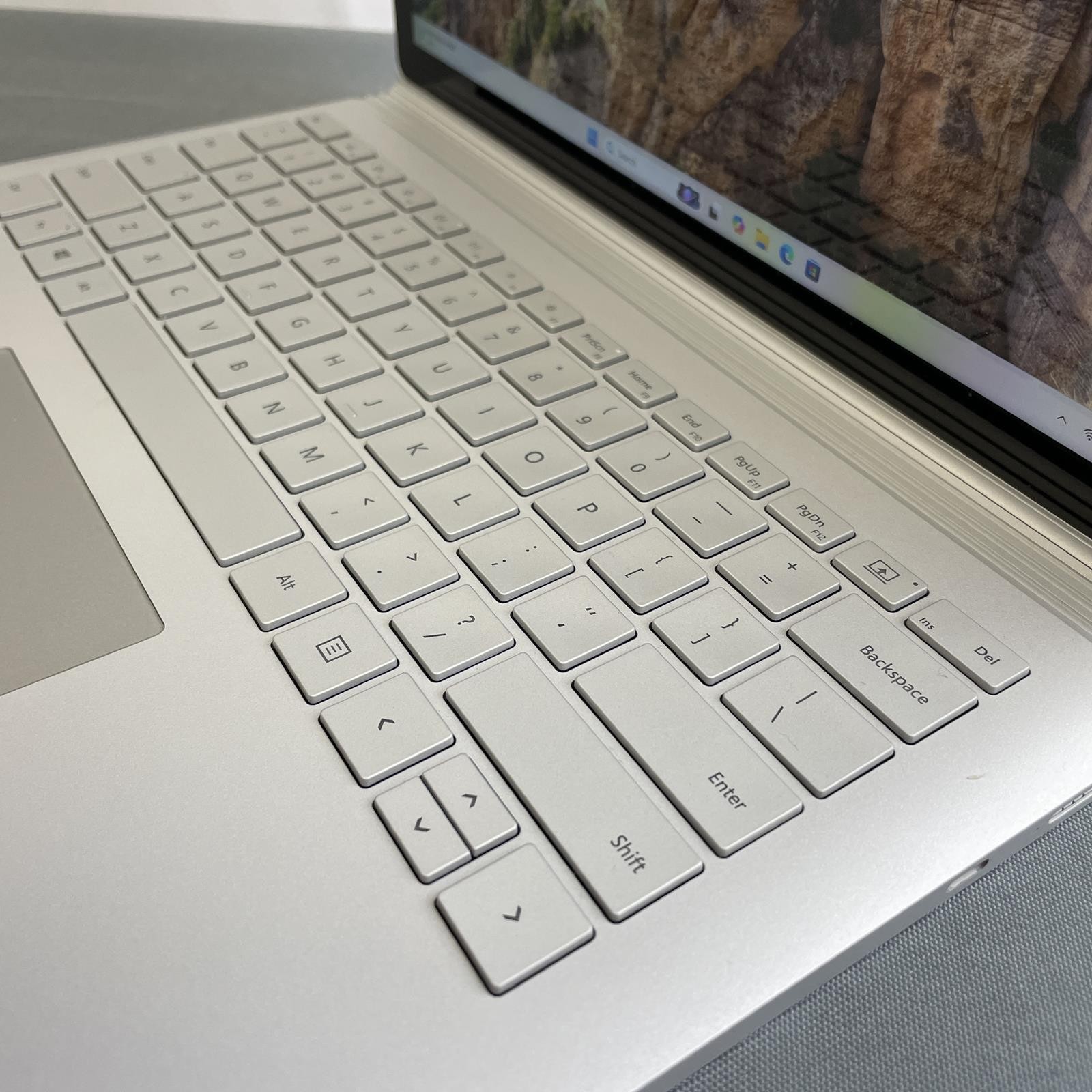 Microsoft Surface Book 3 13.5″, i7-1065G7, 32GB, 1TB NVMe, WIn 11 | Grade B/C