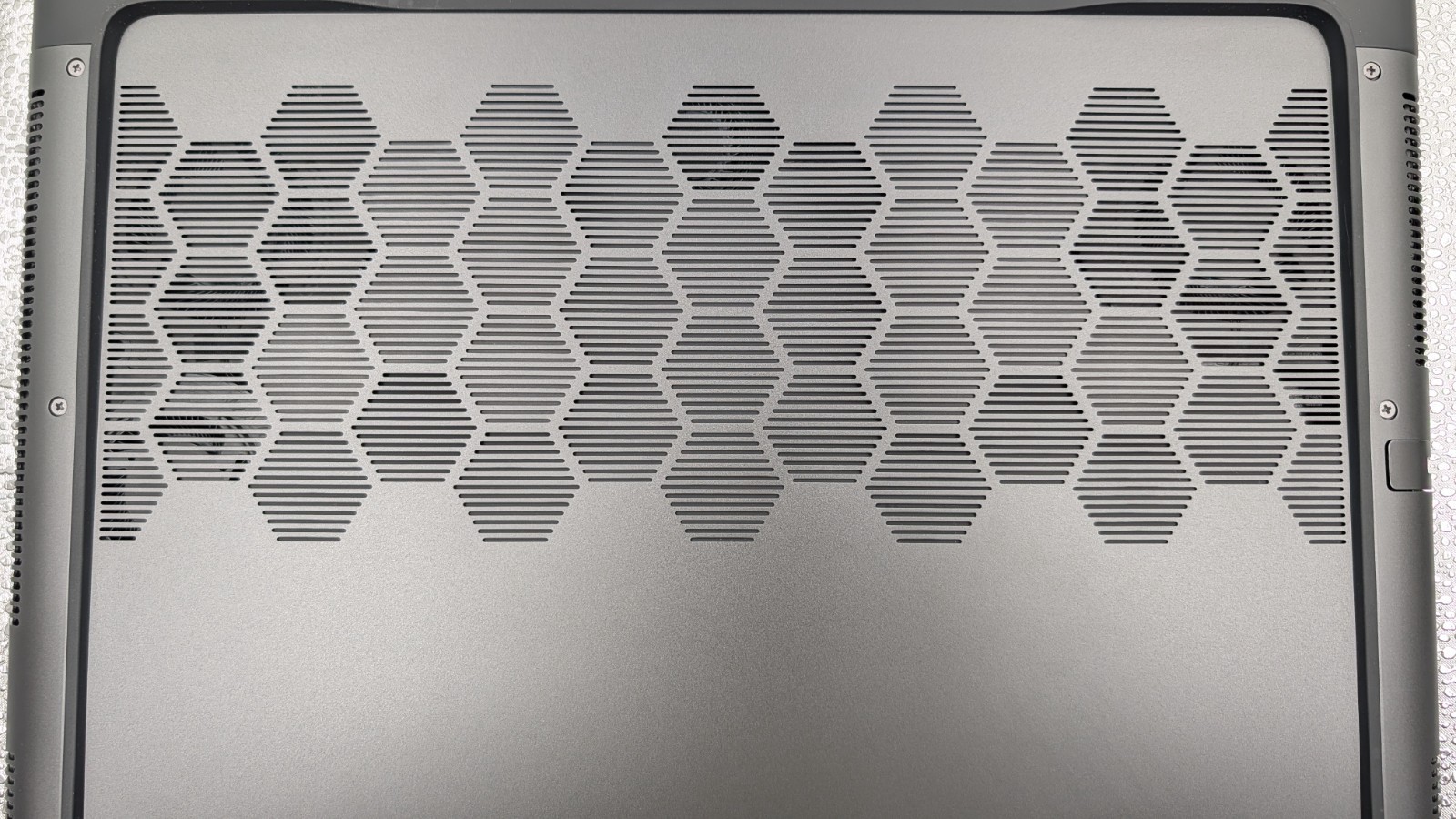 Alienware m16 R1 RTX 4090 7945HX 32GB 2TB 240Hz Cherry MX BIOS LOCKED Open Box
