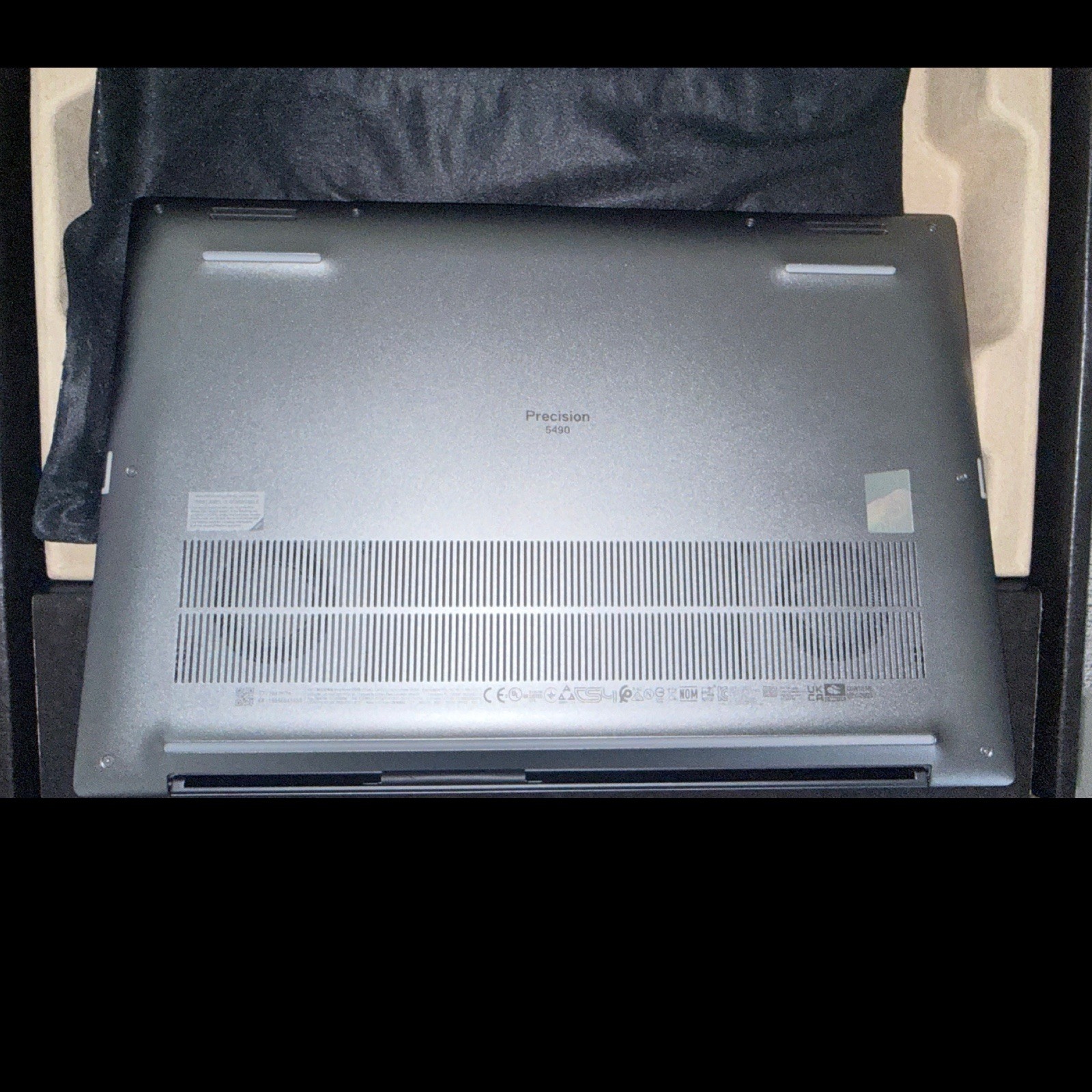 Dell Precision 5490 -3.80 GHz Intel Core 7 Ultra 165H-512GB, 64GB RAM, Win.11pro
