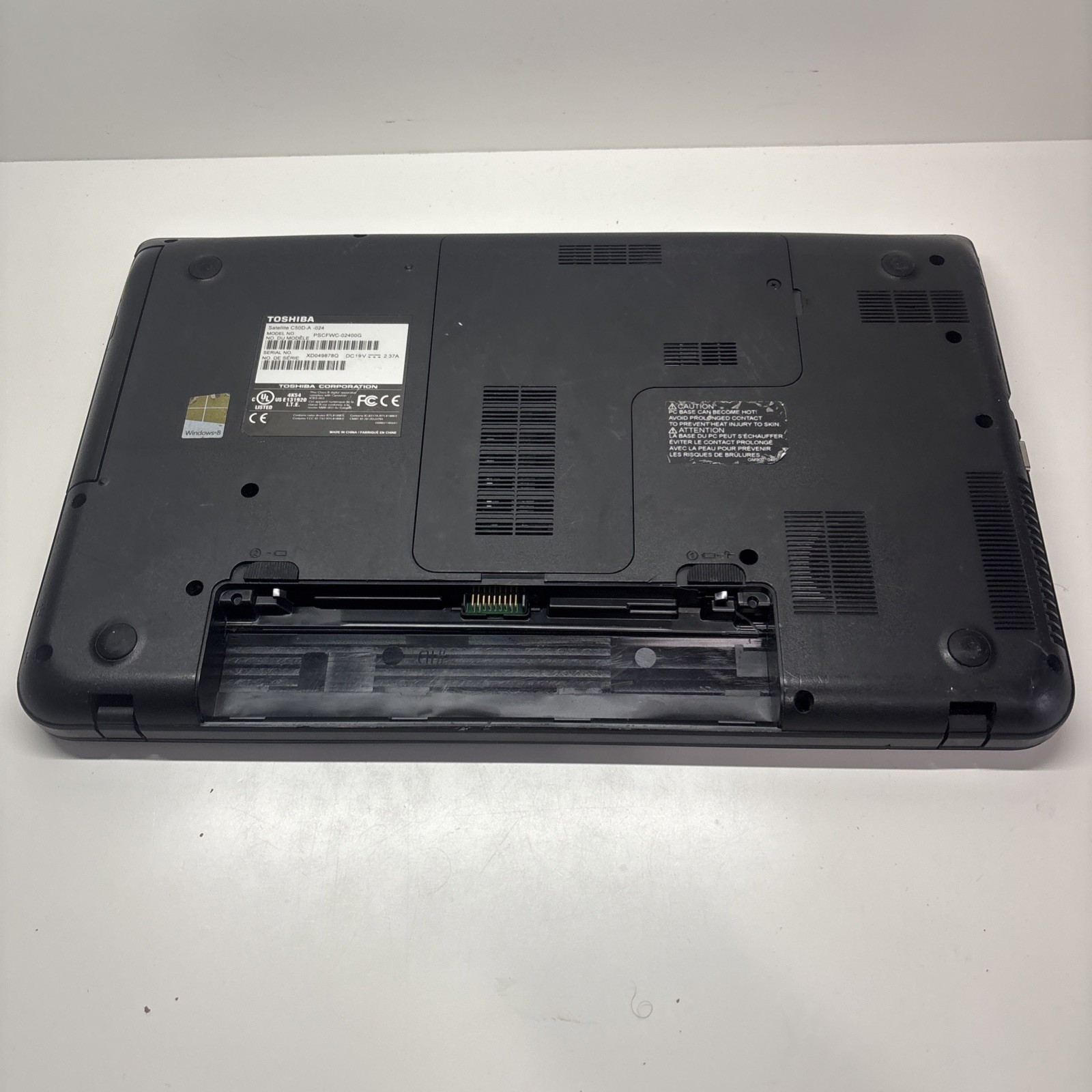 Toshiba Satellite C50D-A, 15.6-inch Laptop AMD E1-2100 1.0 GHz-4 GB RAM **READ**