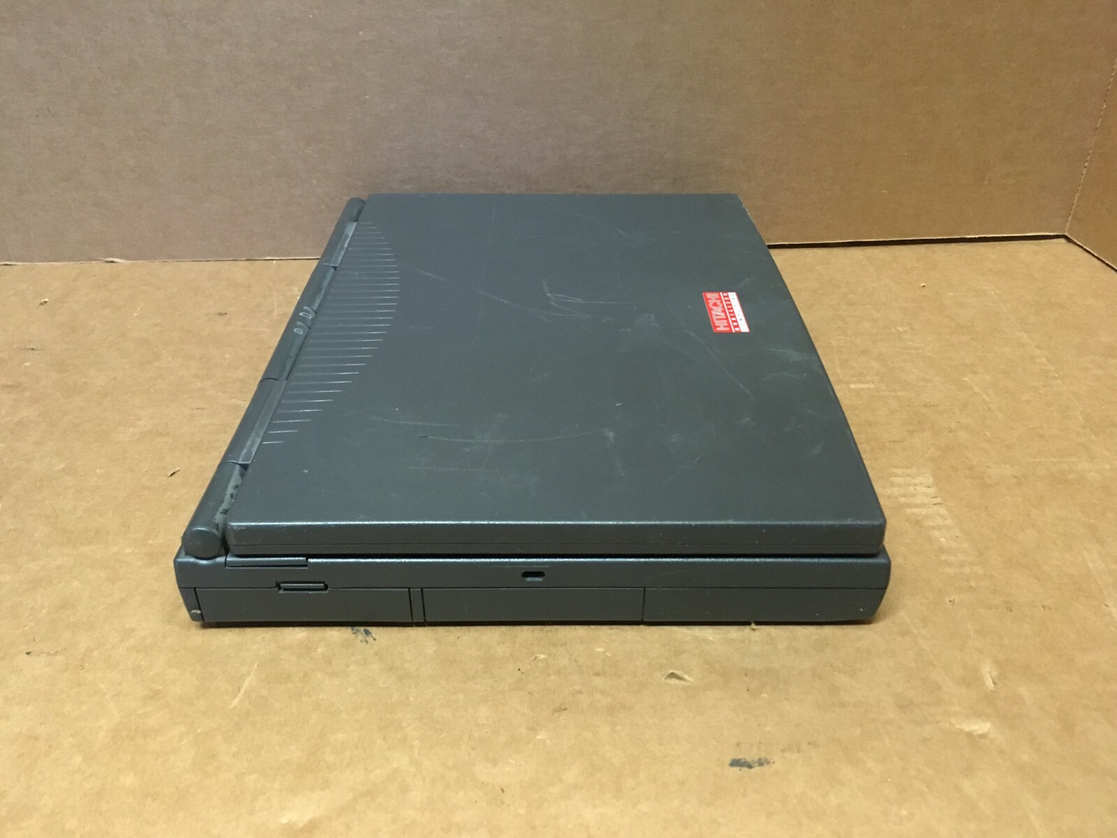 Hitachi Notebook Pentium I E133DN/1000 Dos windows 98 Laptop 16MB RAM 1GB HDD
