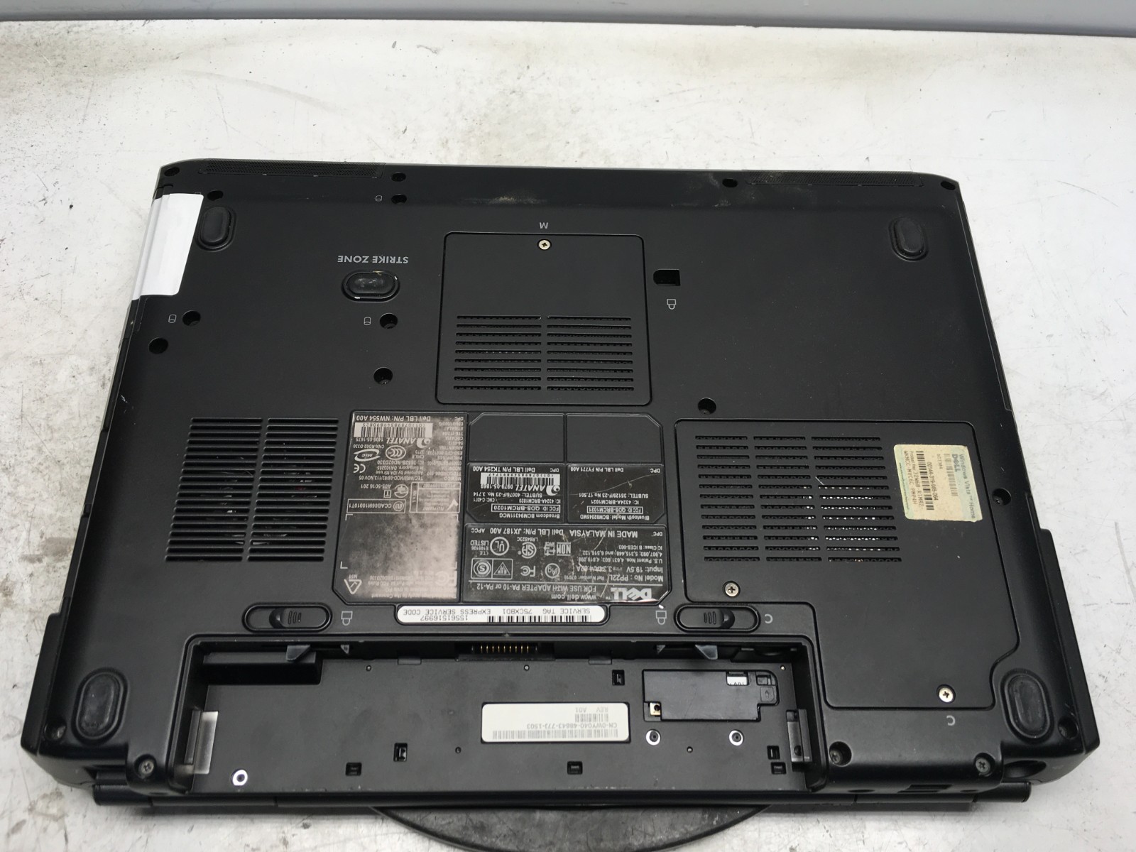 Dell Vostro 1500 Intel Core 2 Duo 06FD 1.6GHz 2 GB NO HDD Lines in Screen