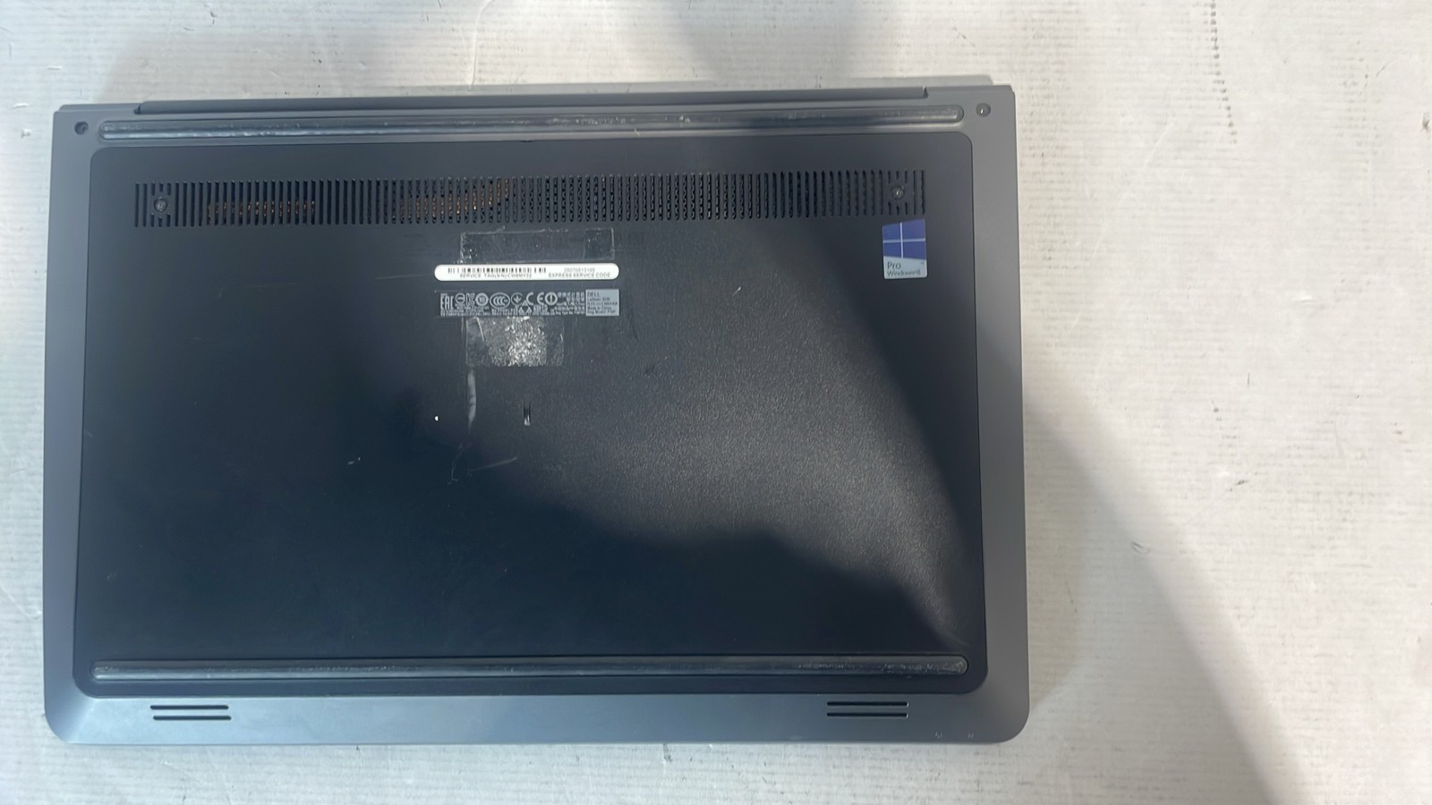 Dell Latitude 3550 P38F001 Intel Core i5 SN CW8MY32 15.6″ Laptop