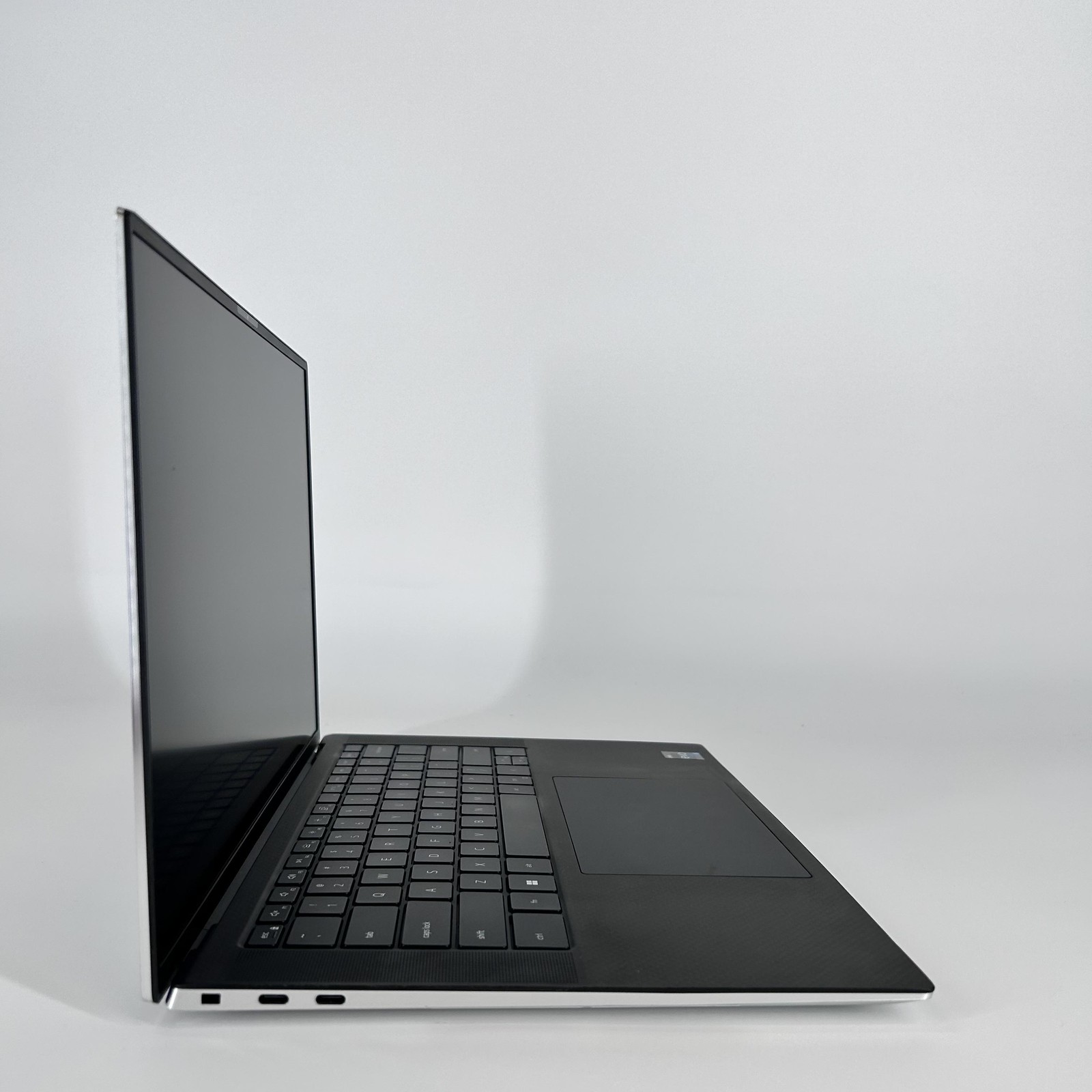 Dell XPS 15 9530 FHD+ 2.4 GHz i7-13700H 32GB 1TB SSD Arc A370M – WHITE SPOTS