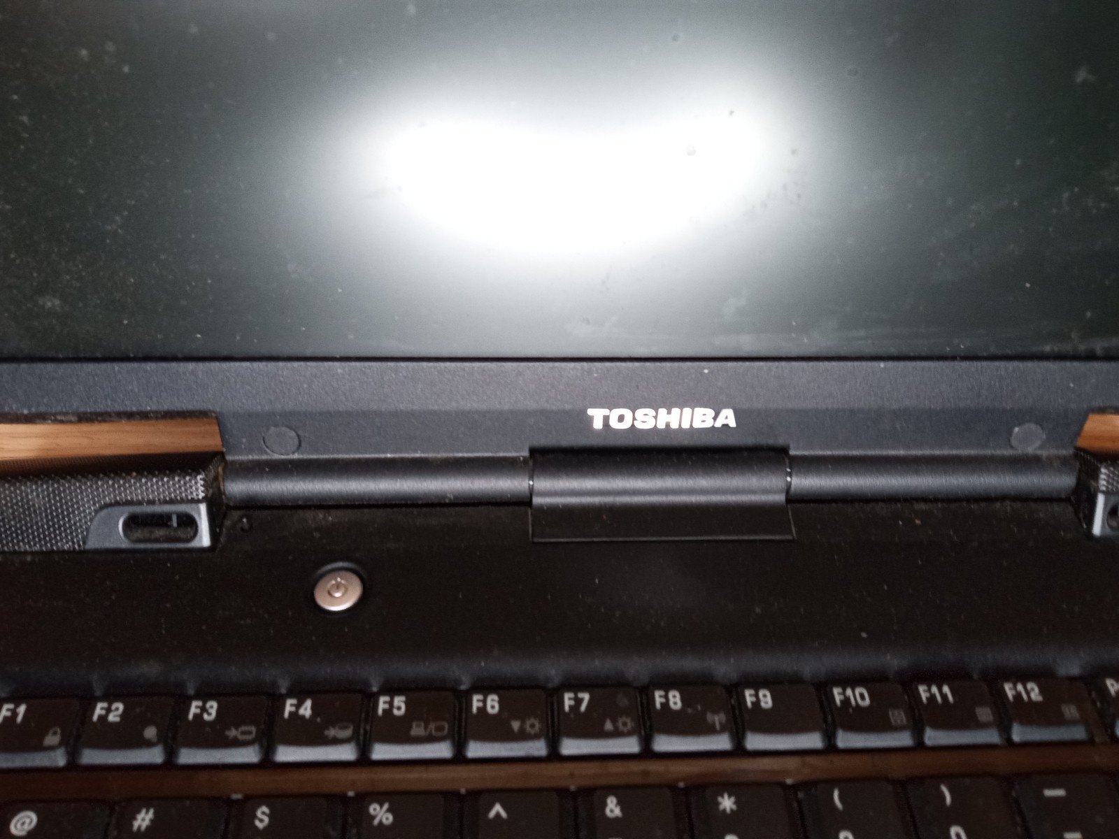 Vintage Toshiba Tecra TE2100 Laptop Parts/Repair Pentium 4 Win XP Nvidia