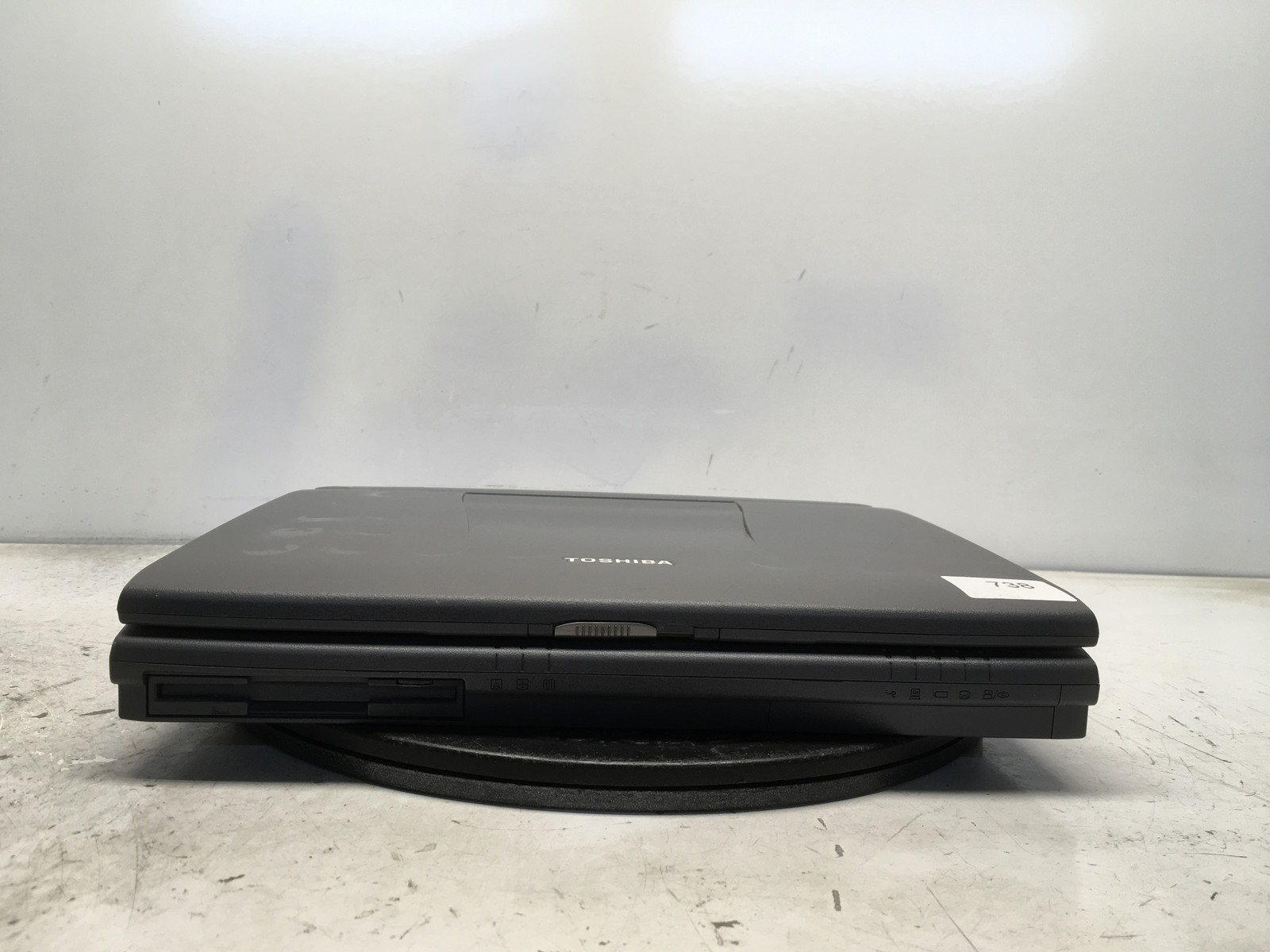 Toshiba Satellite 2065CDS AMD K6-2 366MHz 164 MB NO HDD No Batt