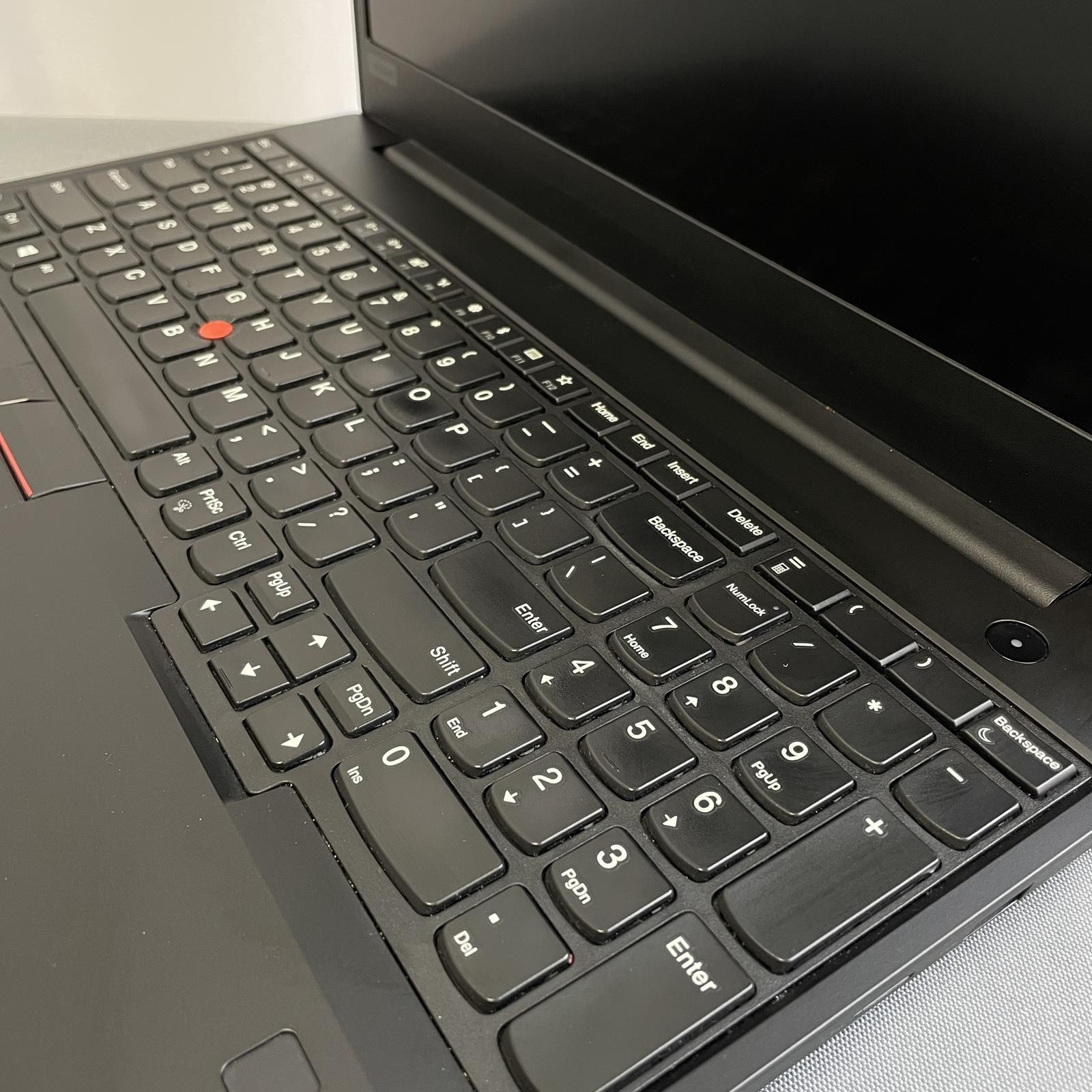 Lenovo ThinkPad E590 15.6 in FHD, Core i5-8265U 8GB 256GB NVMe Win 11 Pro | Good