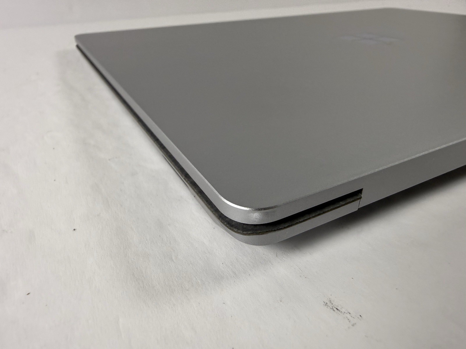 Microsoft Surface Laptop 5 13.5” 1950 Intel Core i7-1265U 16GB RAM 512GB NVME