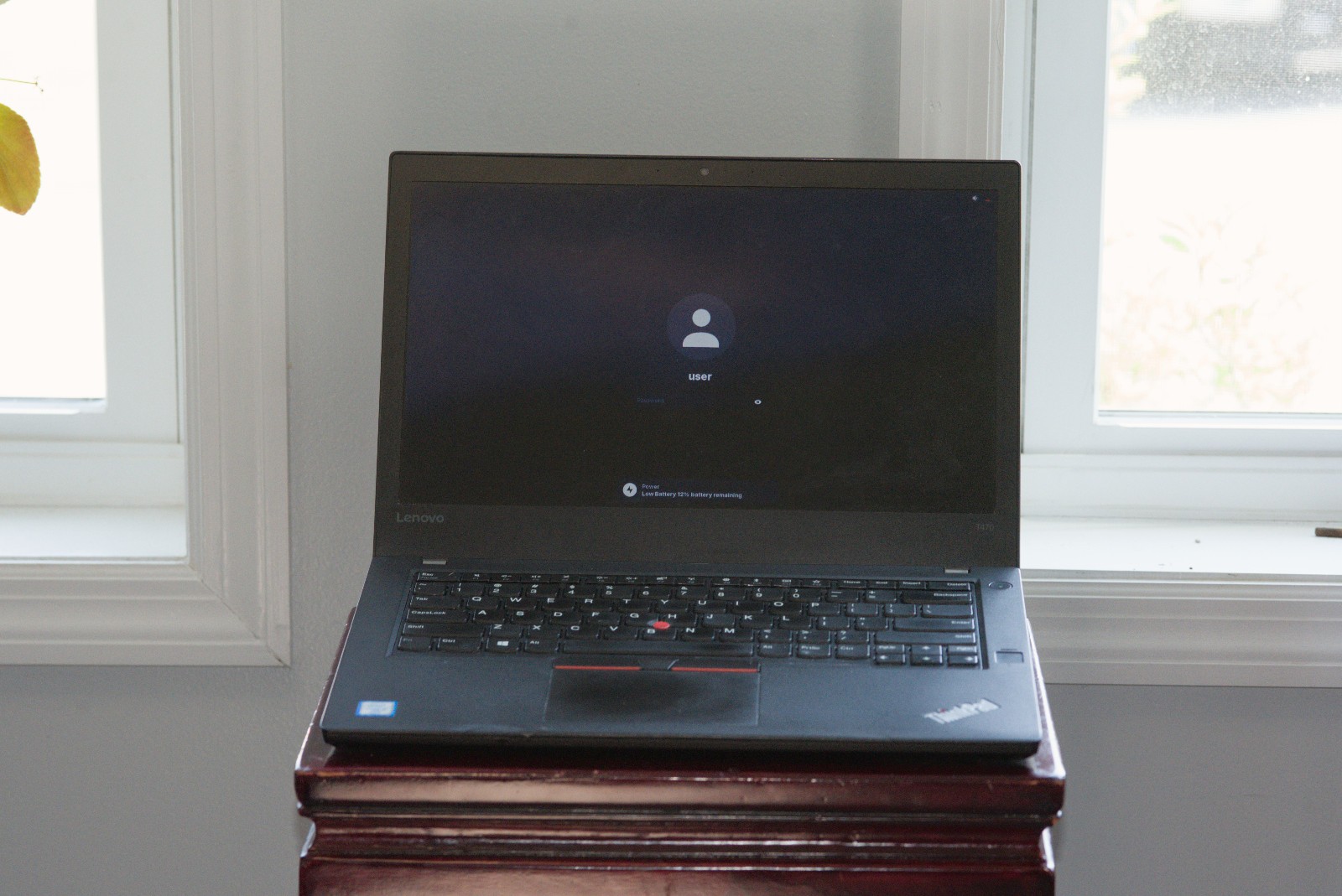 Thinkpad T470 i5 8gb 256gb SSD ZORIN OS Good Condition WITH CHARGER