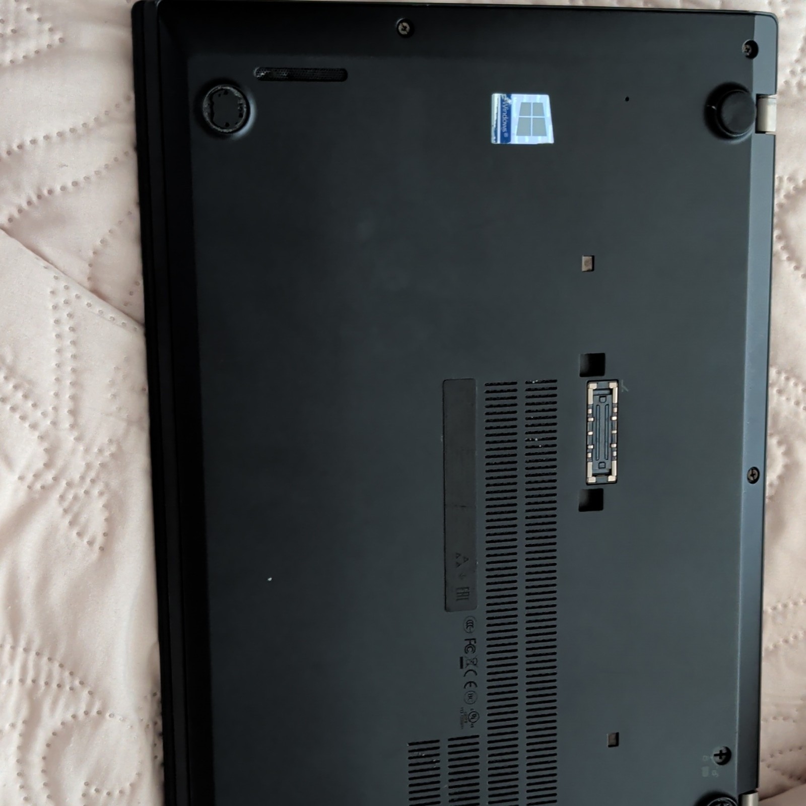 Lenovo ThinkPad 14in Laptop Intel Core i7 7th Gen 2.00-2.49GHz No OS