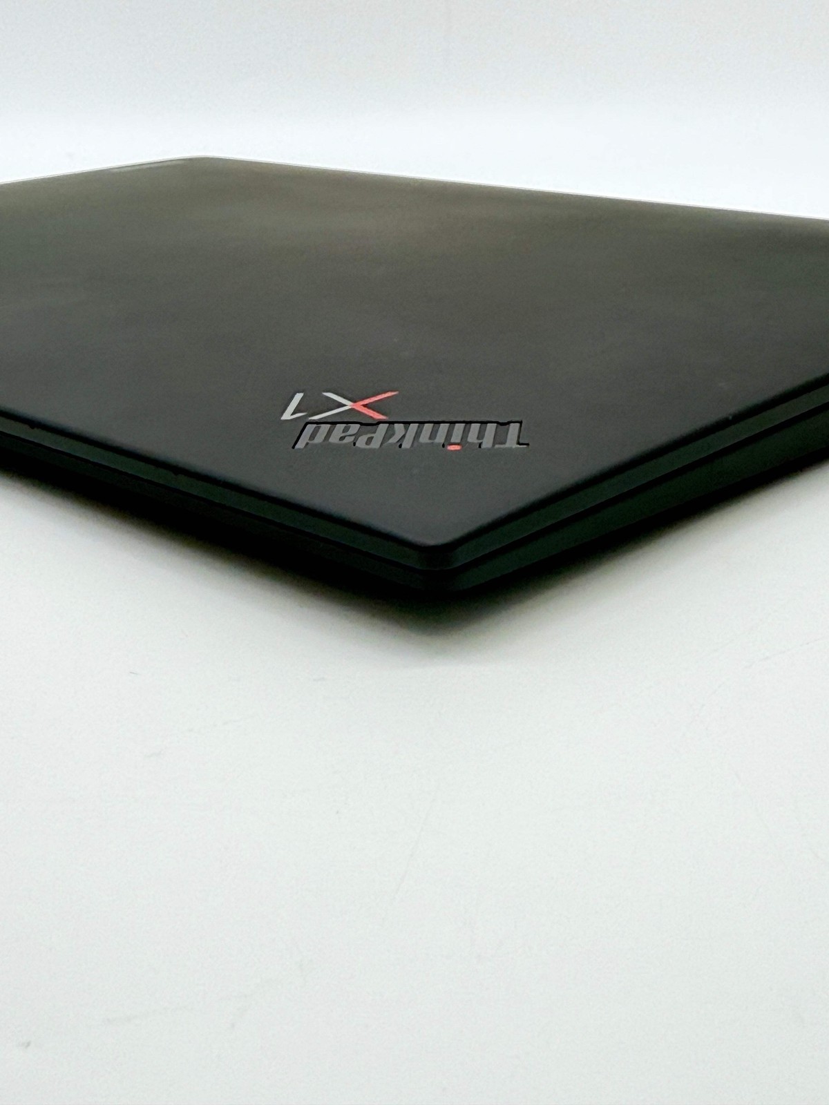 Lenovo ThinkPad X1 Carbon Gen 9 14″ Core i7 16GB RAM 512GB Black w/ Charger