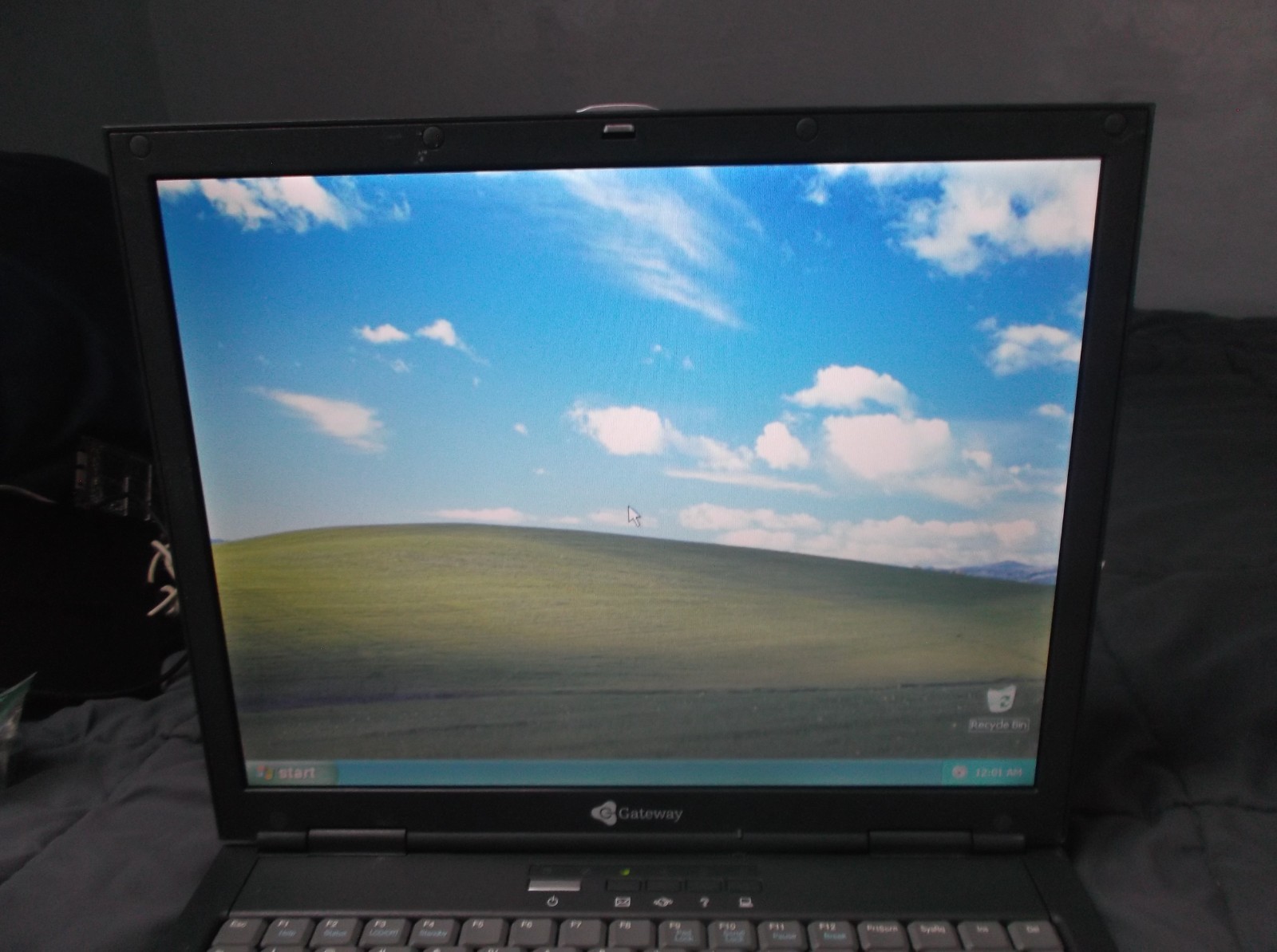 Vintage Gateway M405 Pentium M 1.6GHZ 20GB HD WINDOWS XP