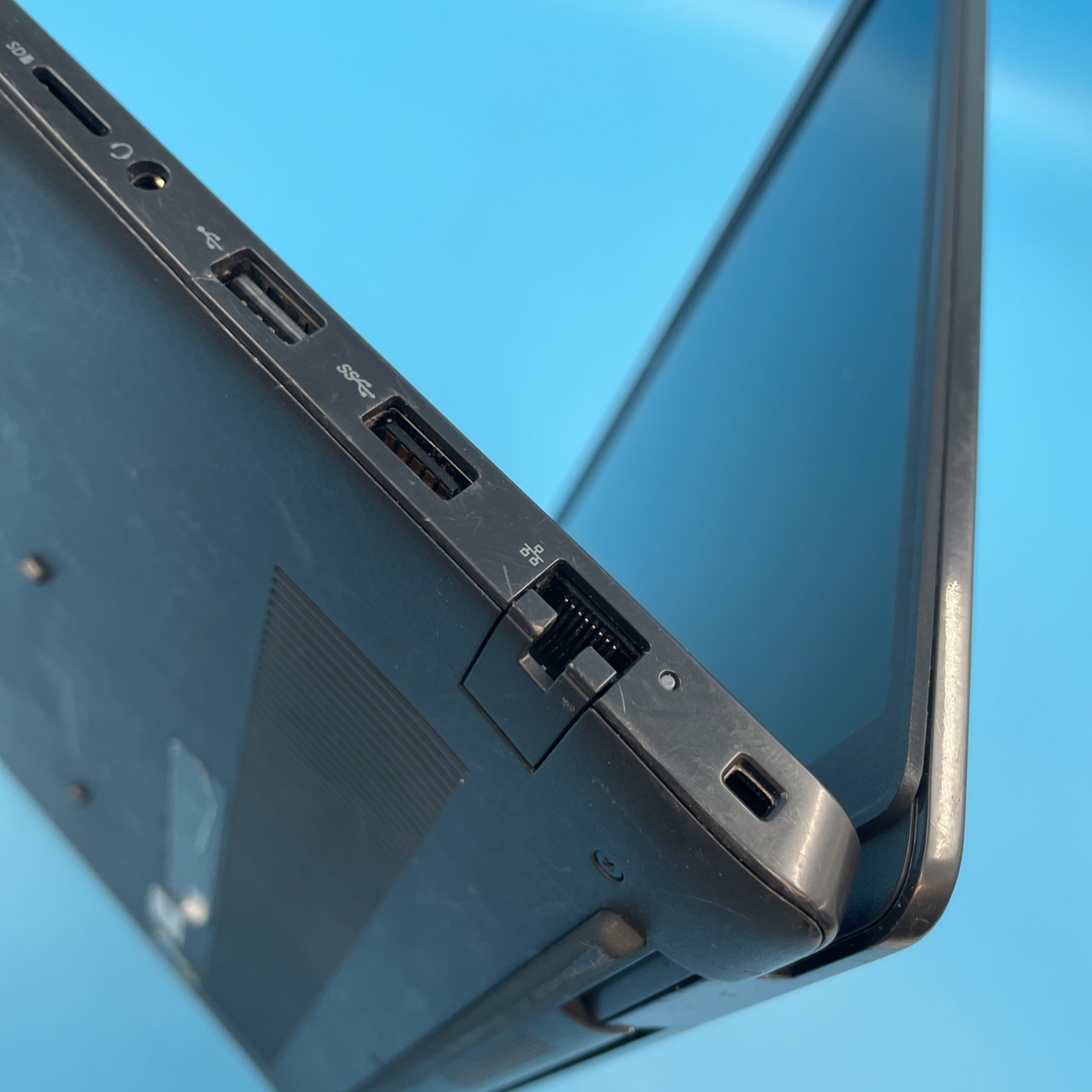 Dell Latitude 3520 | i5-1135G7 | 8GB RAM | 256GB SSD | WIN 11 PRO | 71% BATT