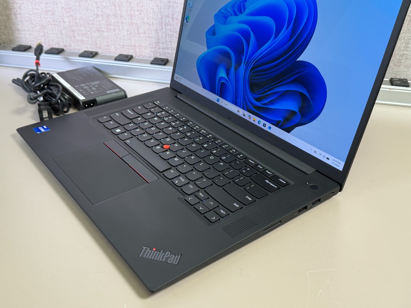 LENOVO THINKPAD P1 GEN 6 16″ 4K+ OLED TOUCH i7-13700H 32GB 1TB SSD RTX 2000 Ada