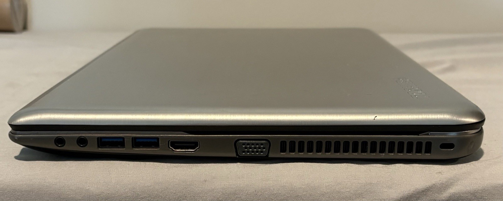 Toshiba Satellite P55t-A5202 15.6″ FHD i5 8GB 1TB Win 8.1 GT 740M Silver